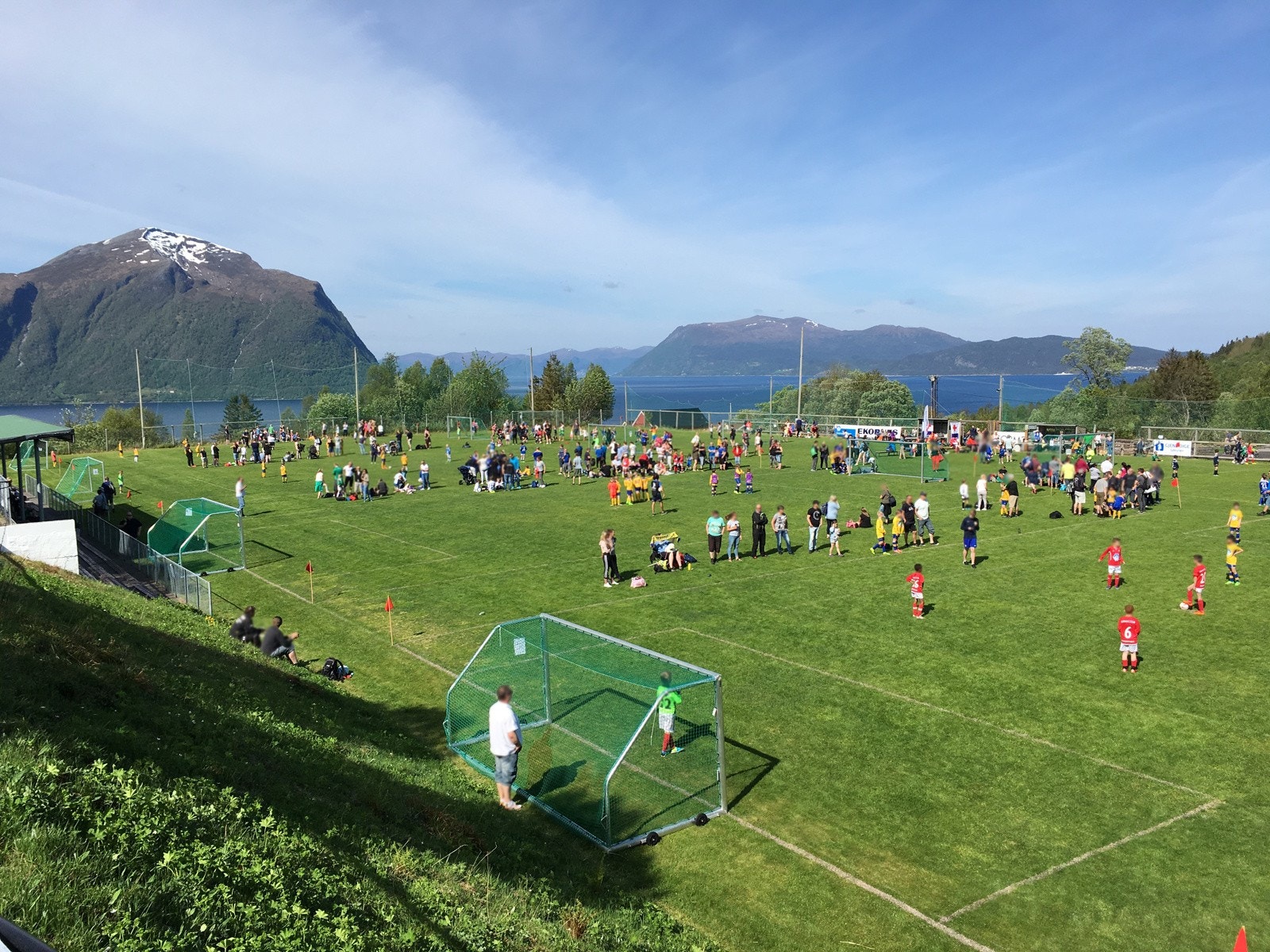 Hundeidvik Fotballfestival går i år av stabelen 28.mai - en årlig folkefest som er verdt å oppleve! Galleribilde