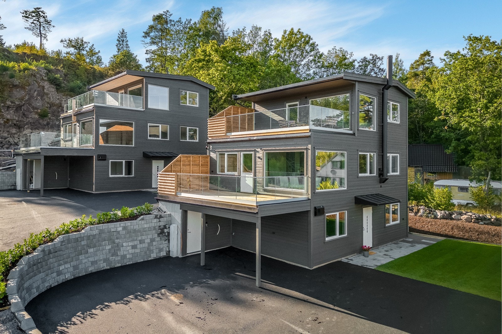 Tøff arkitektur på alle 3 boligene Galleribilde