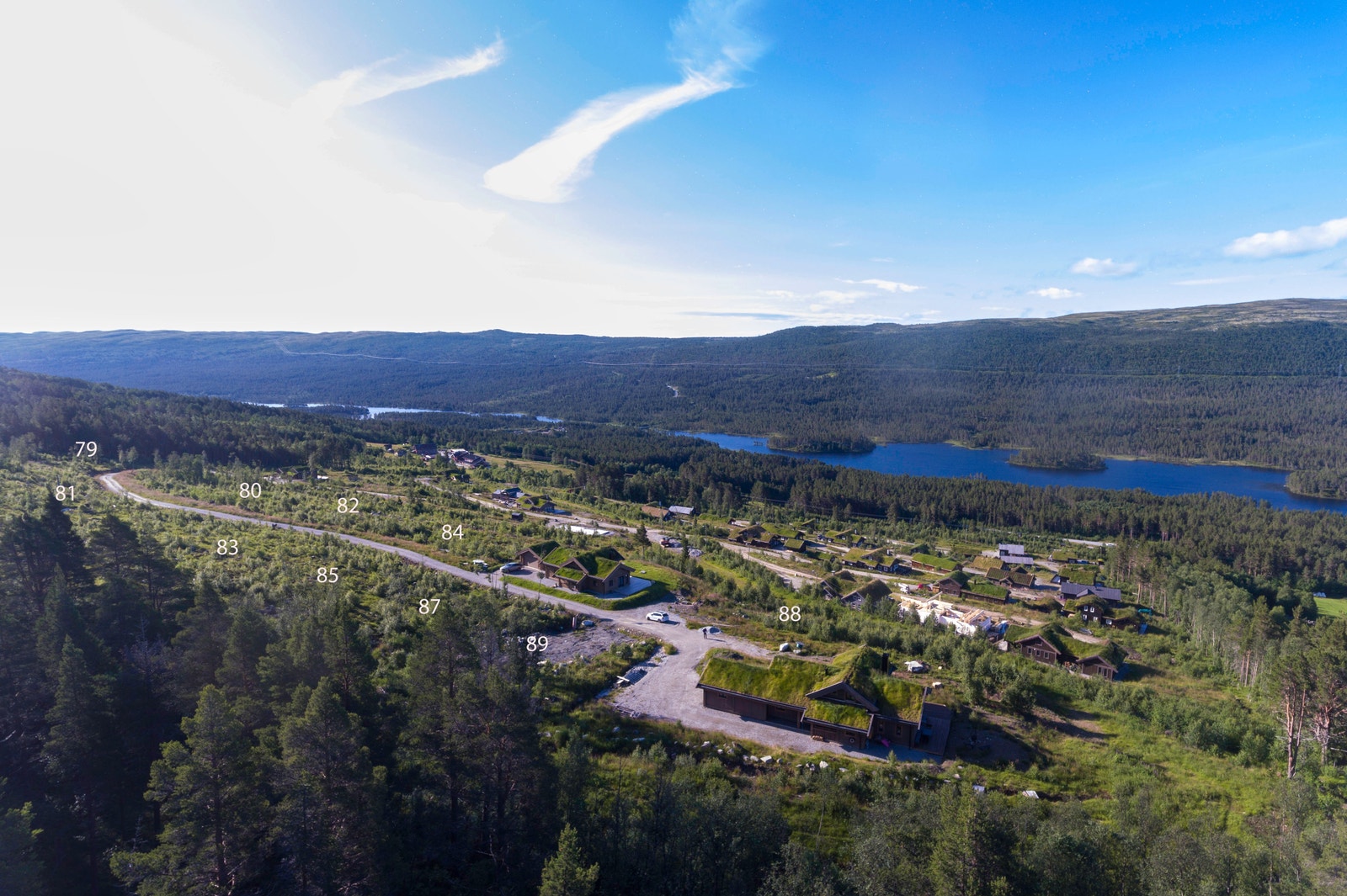 Her ser vi mot øverste del av Fjellgrendveien med flere flotte tomtemuligheter Galleribilde