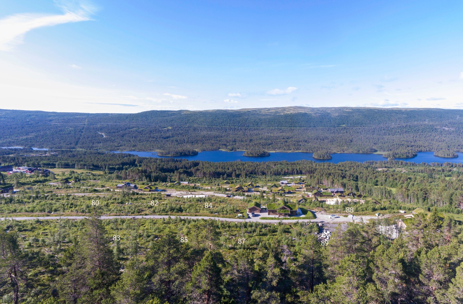 Lia Fjellgrend ligger sørvendt 900 moh med Hardangervidda som nærmeste nabo Galleribilde