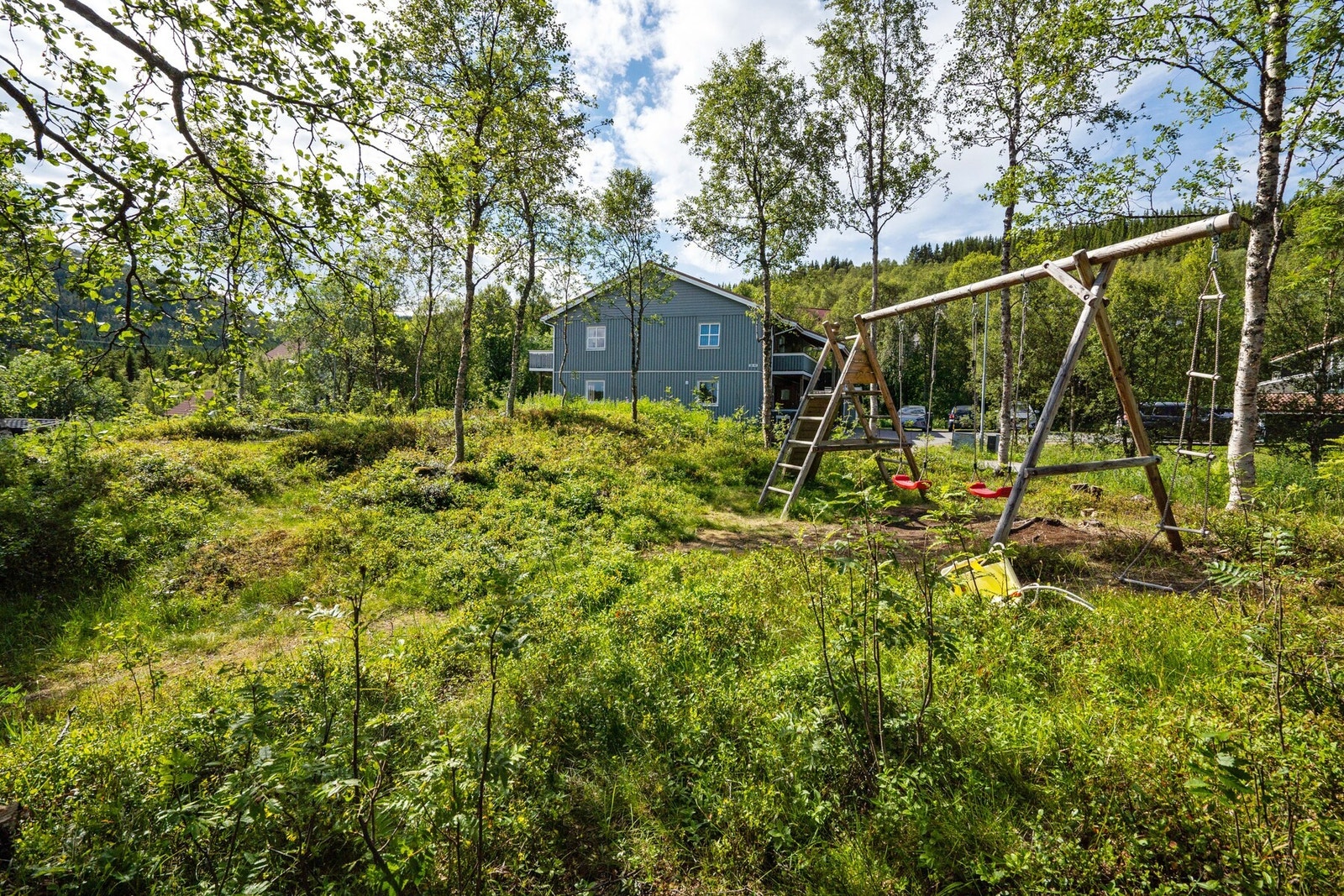Lekeplass for de minste like ved boligen. Galleribilde
