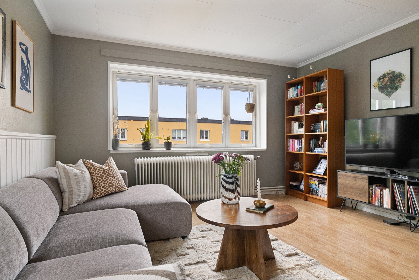 Lys og luftig hjørneleilighet med mye naturlig lysinnslipp fra flere flater. Galleribilde