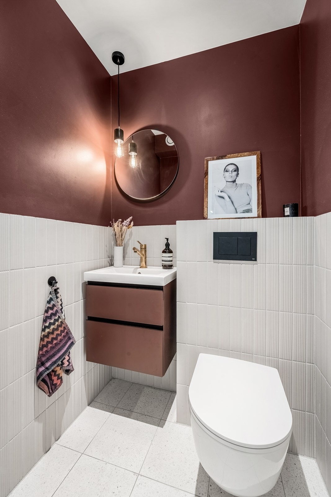 Toalettrom totalrehabilitert 2020 - terrazzo-fliser med varmekabler Galleribilde