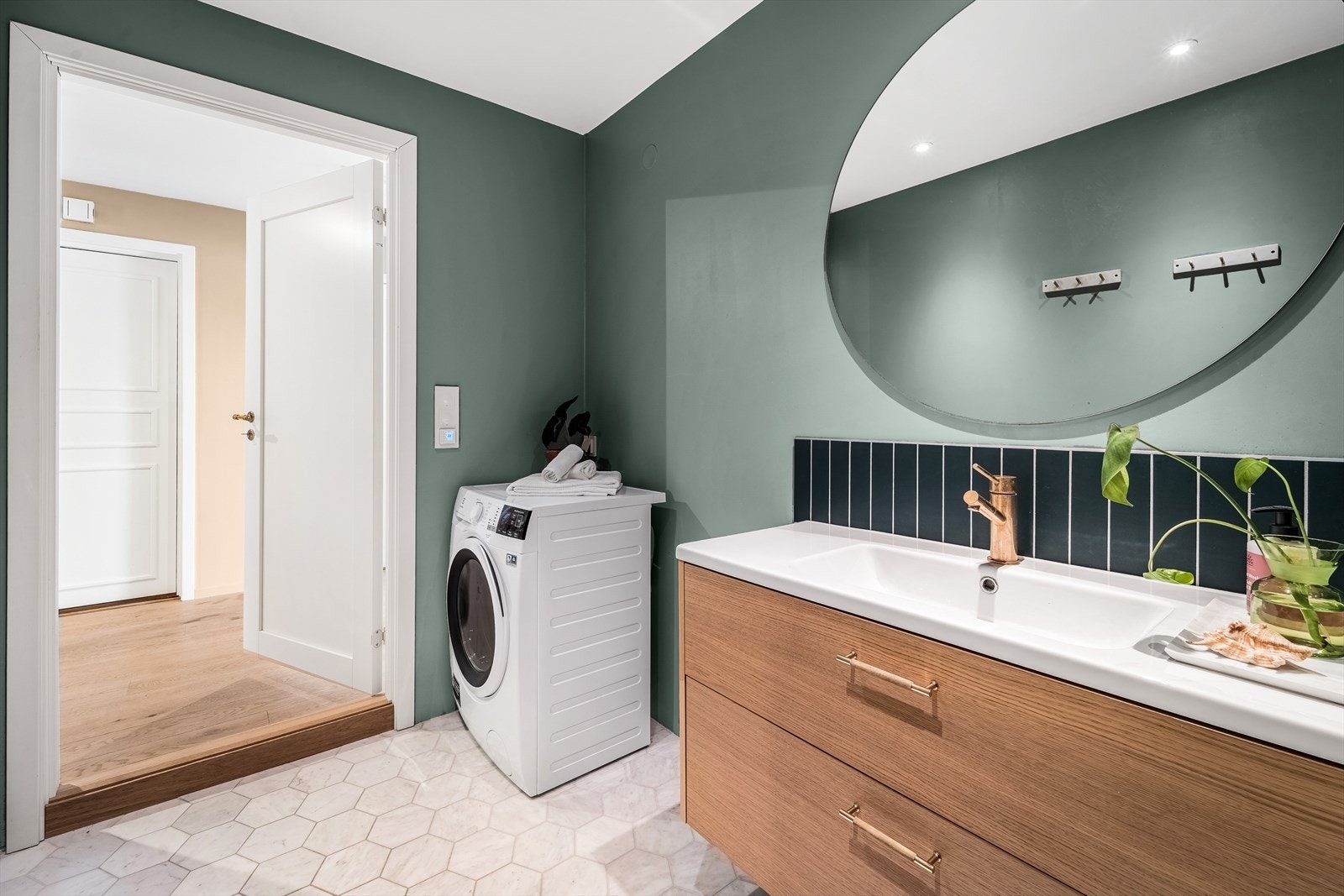 Fliser i marmor fra Ulfven - opplegg til vaskemaskin Galleribilde