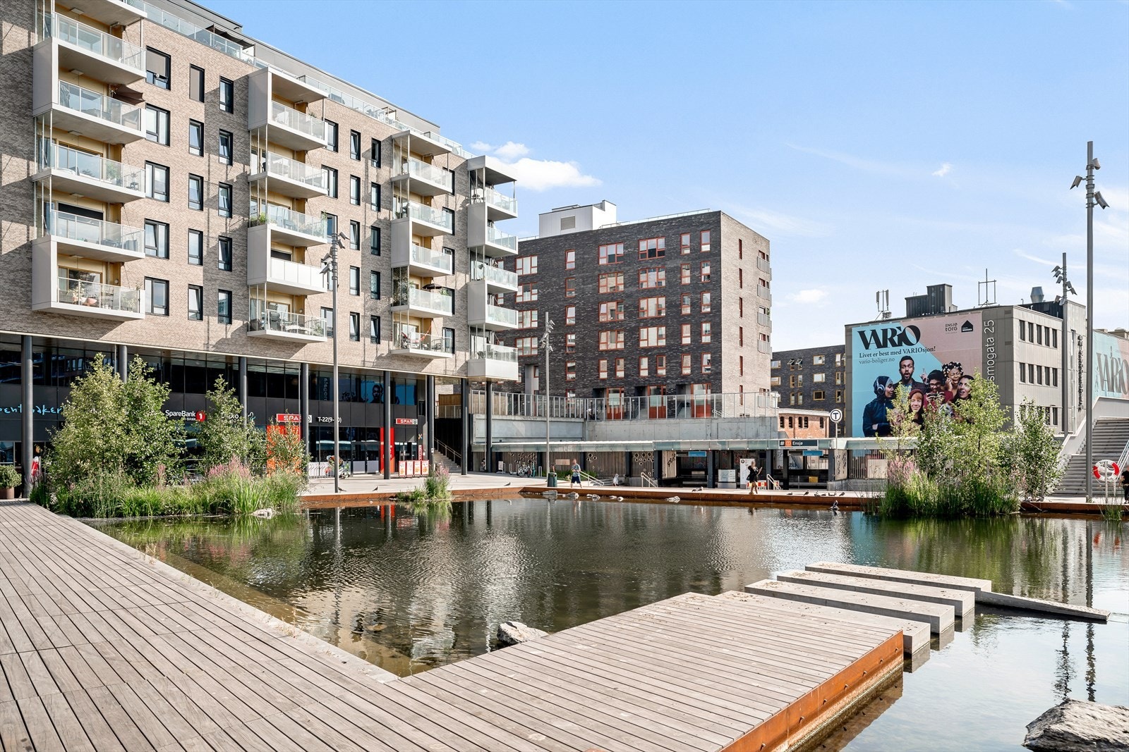 500 meter til T-bane ved Ensjø Torg - De fleste baner stopper på Ensjø Galleribilde