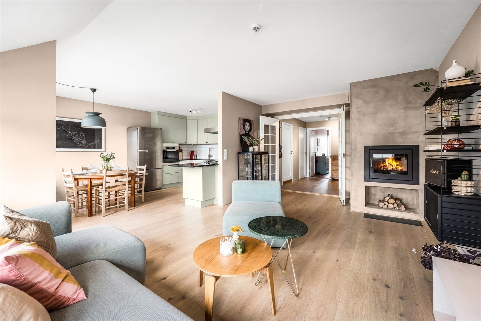 Åpen løsning mellom kjøkken og stue Galleribilde