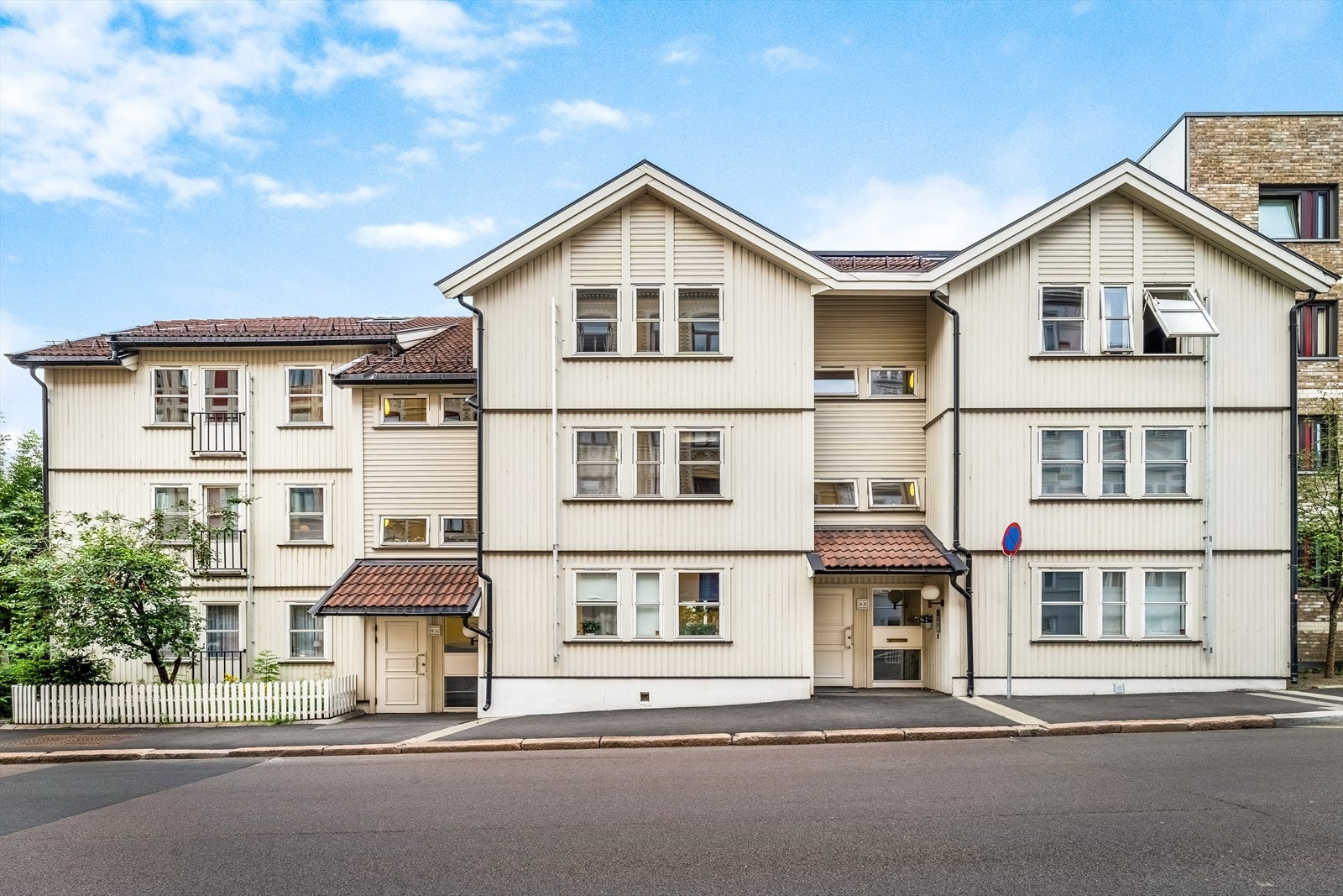 Fasade males sommer 2023 Galleribilde