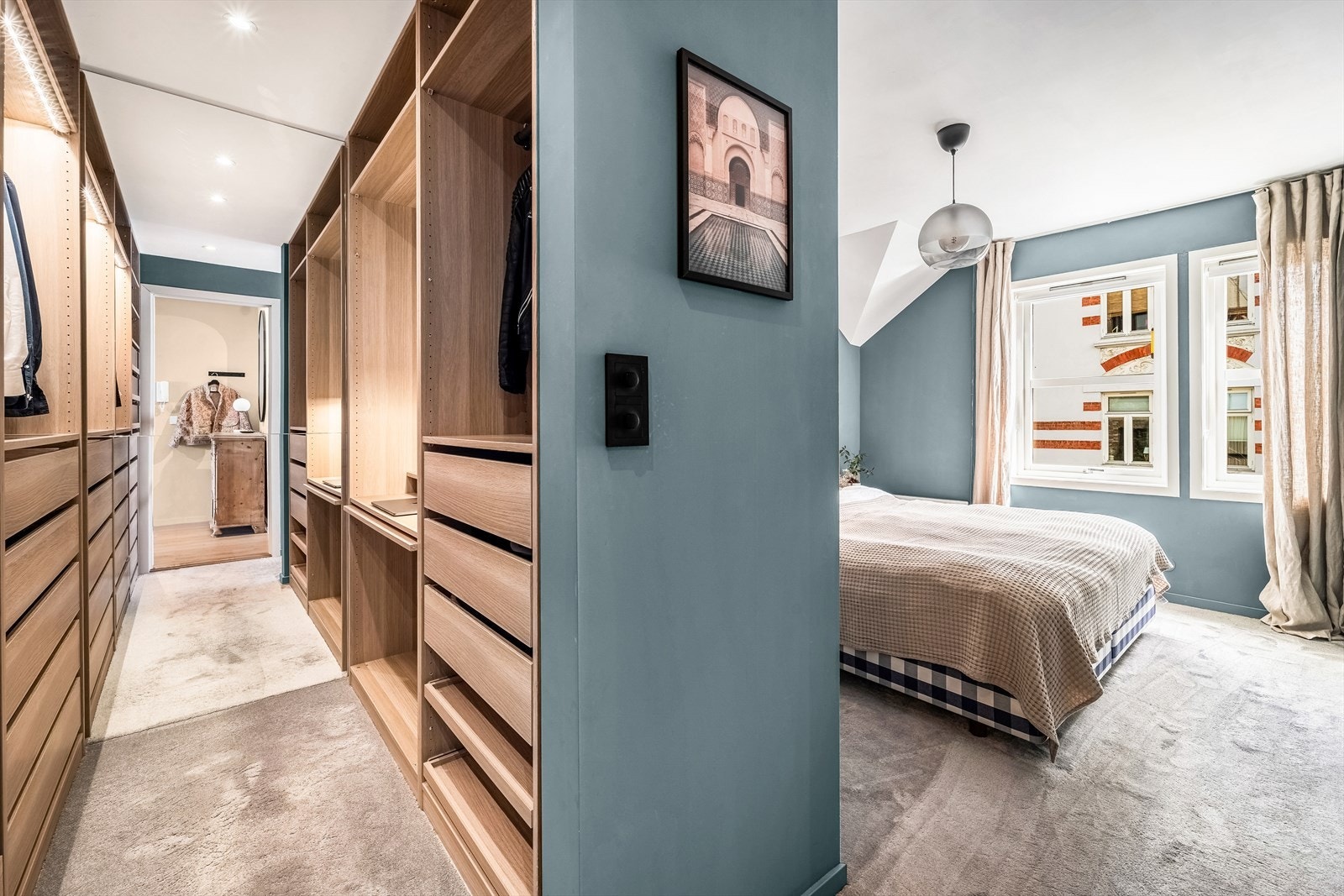 Garderoberom tilknyttet hovedsoverom Galleribilde