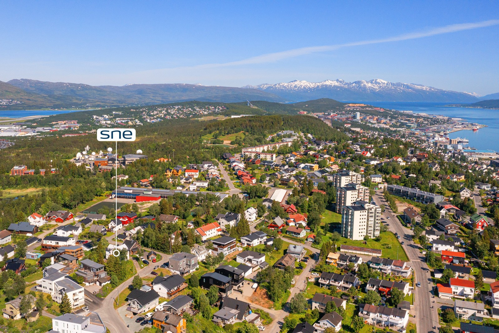 Her har du også kort gåavstand til flere skoler (Prestvannet, Workinnmarka og Sommerlyst), barnehager (Bymyra og Prestvannet studentbarnehage) og dagligvarebutikker.