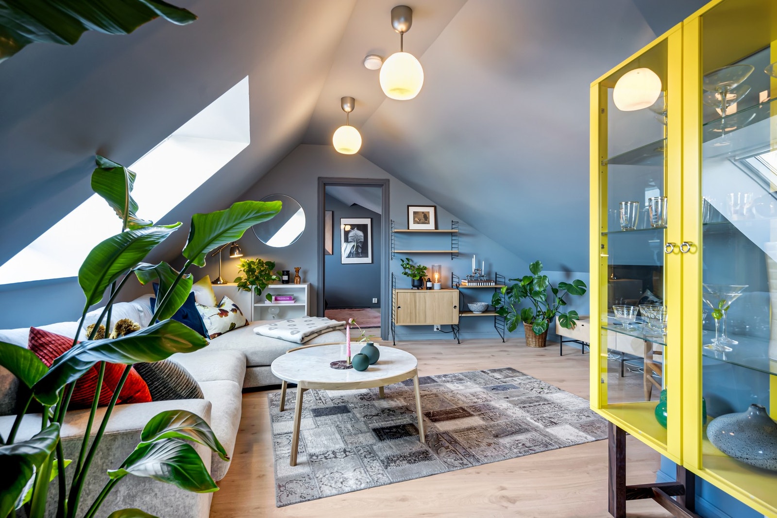 Boligen har en gjennomgående pen standard med moderne og duse fargevalg som skaper en lun og fin atmosfære. Galleribilde