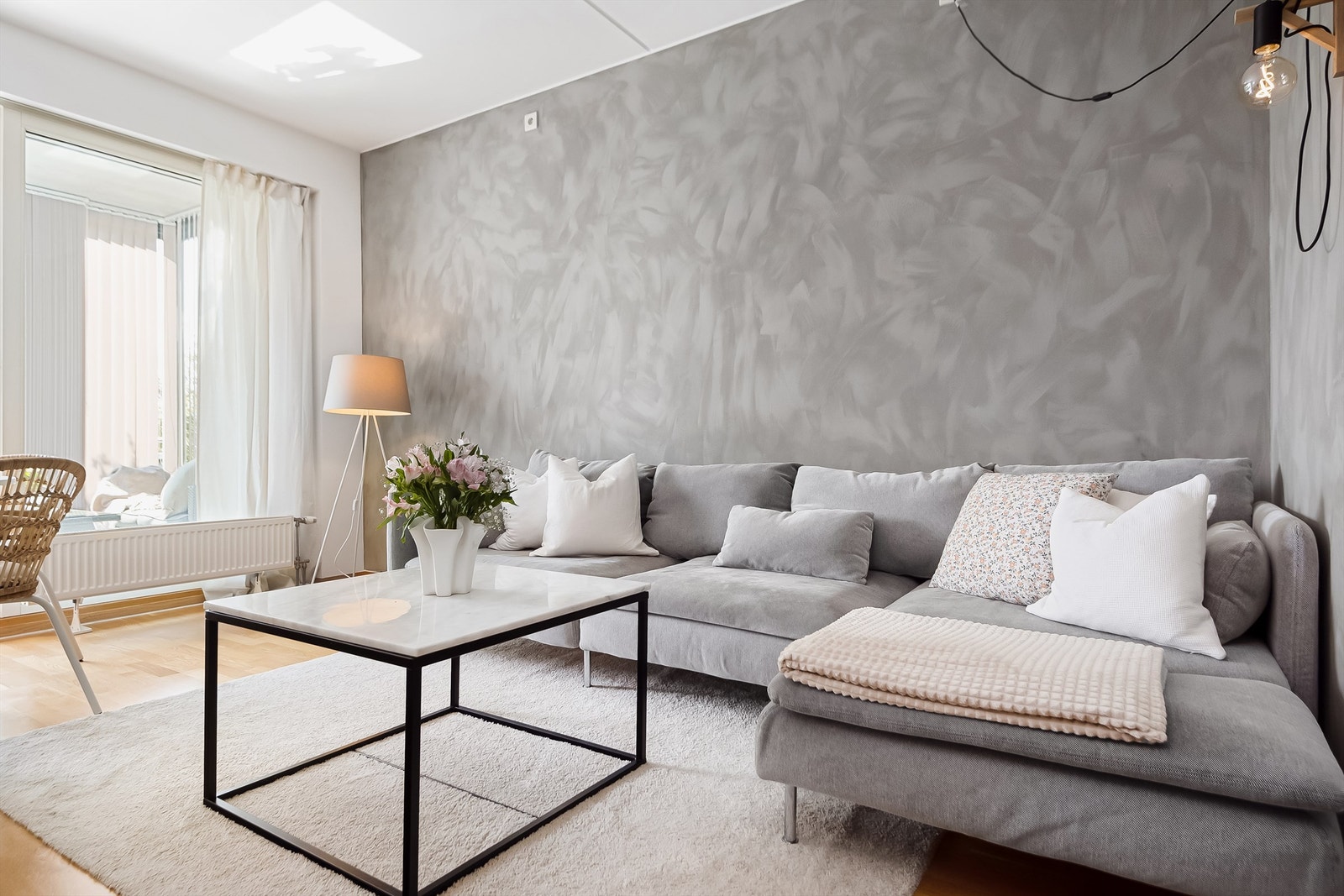 Leiligheten er tilknyttet fjernvarme og har balansert ventilasjon, noe som sikrer lave strømregninger. Galleribilde