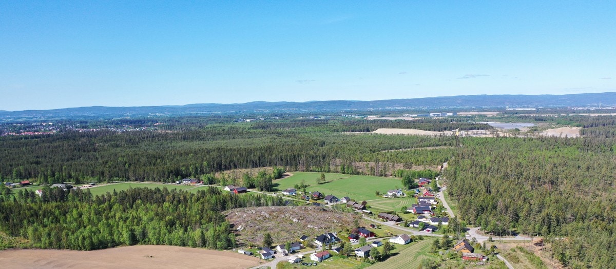 Tomtene ligger på Nordkisa/Hauerseter, ikke langt fra Jessheim og Gardermoen. Galleribilde