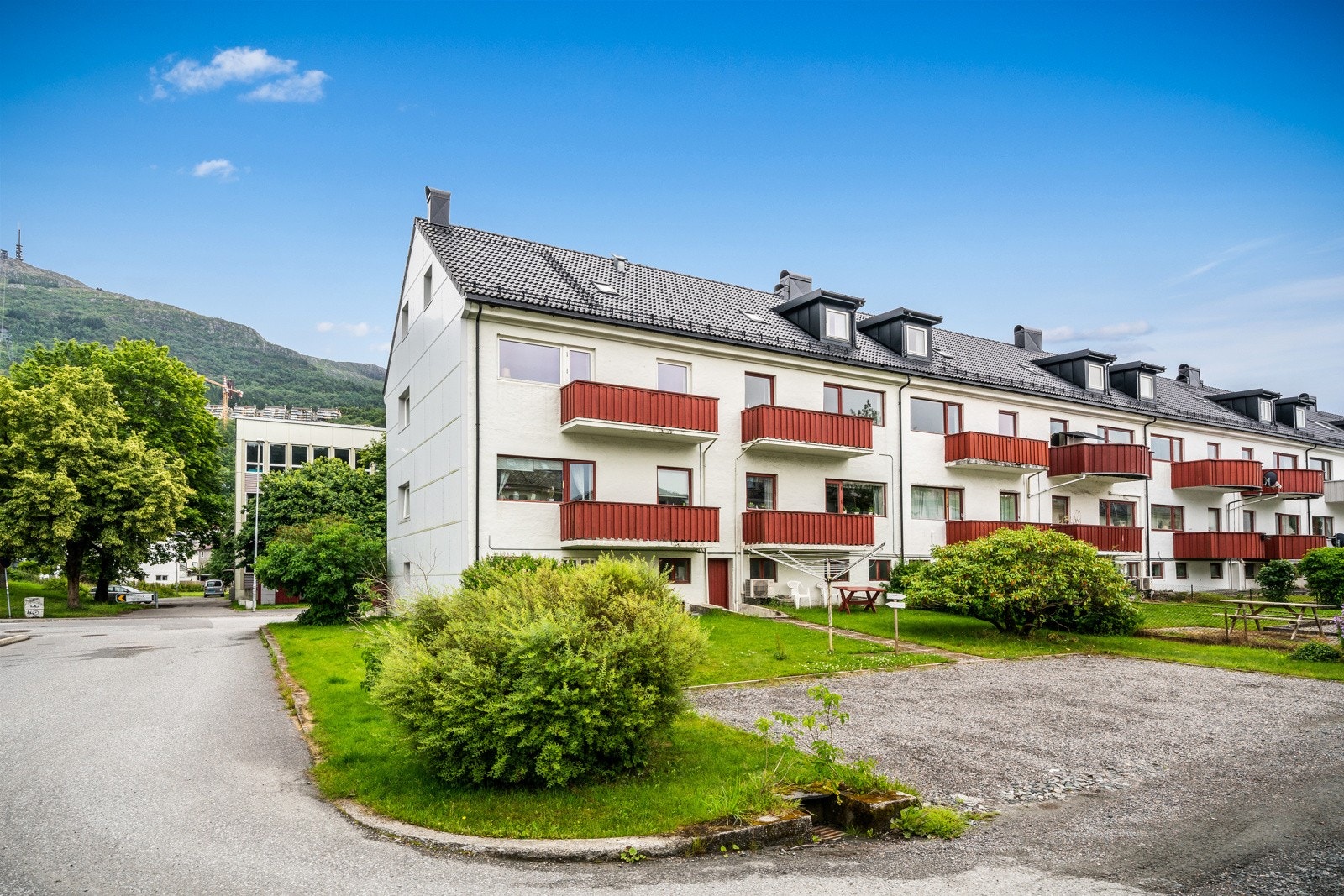 Hver leilighet har 1 p-plass. Galleribilde