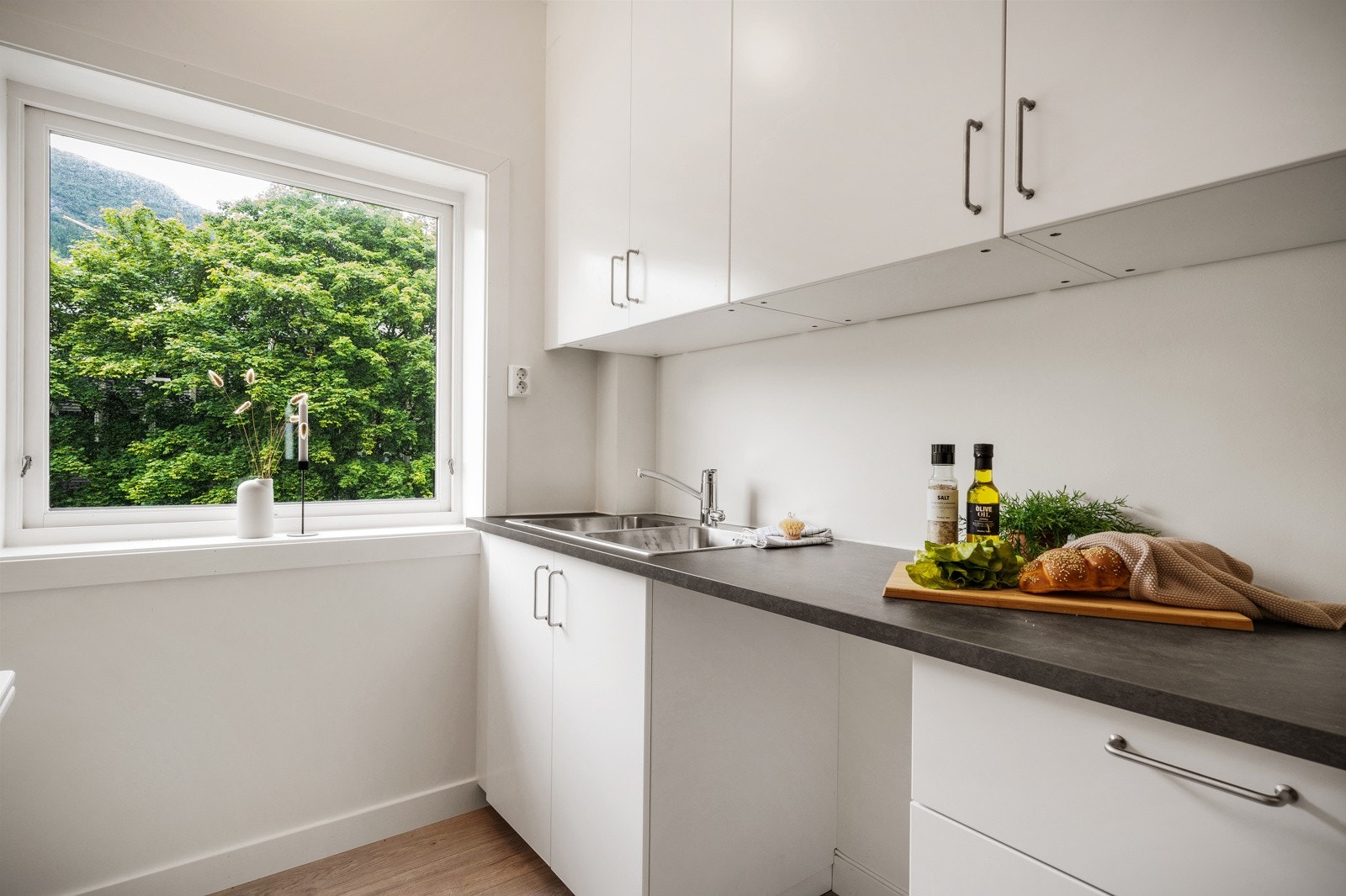 God benkeplass på kjøkkenet. Galleribilde