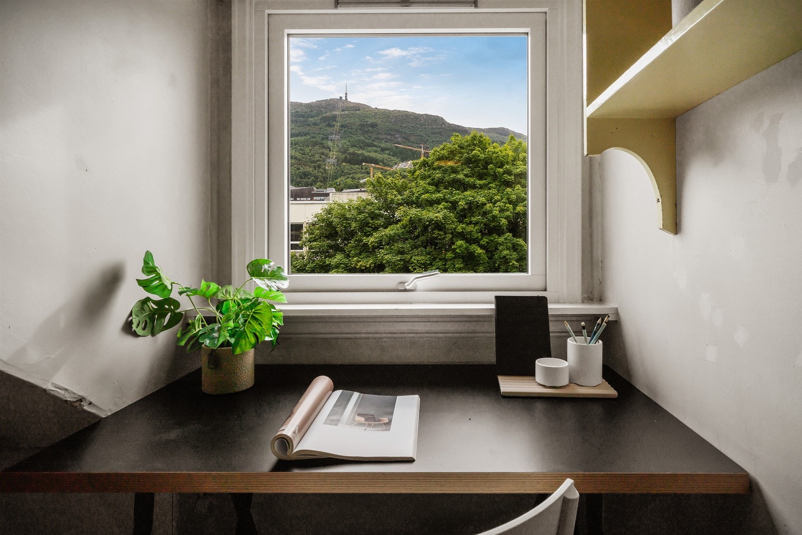 Koselig utsikt i fra hybelrommet mot Ulrilken. Galleribilde