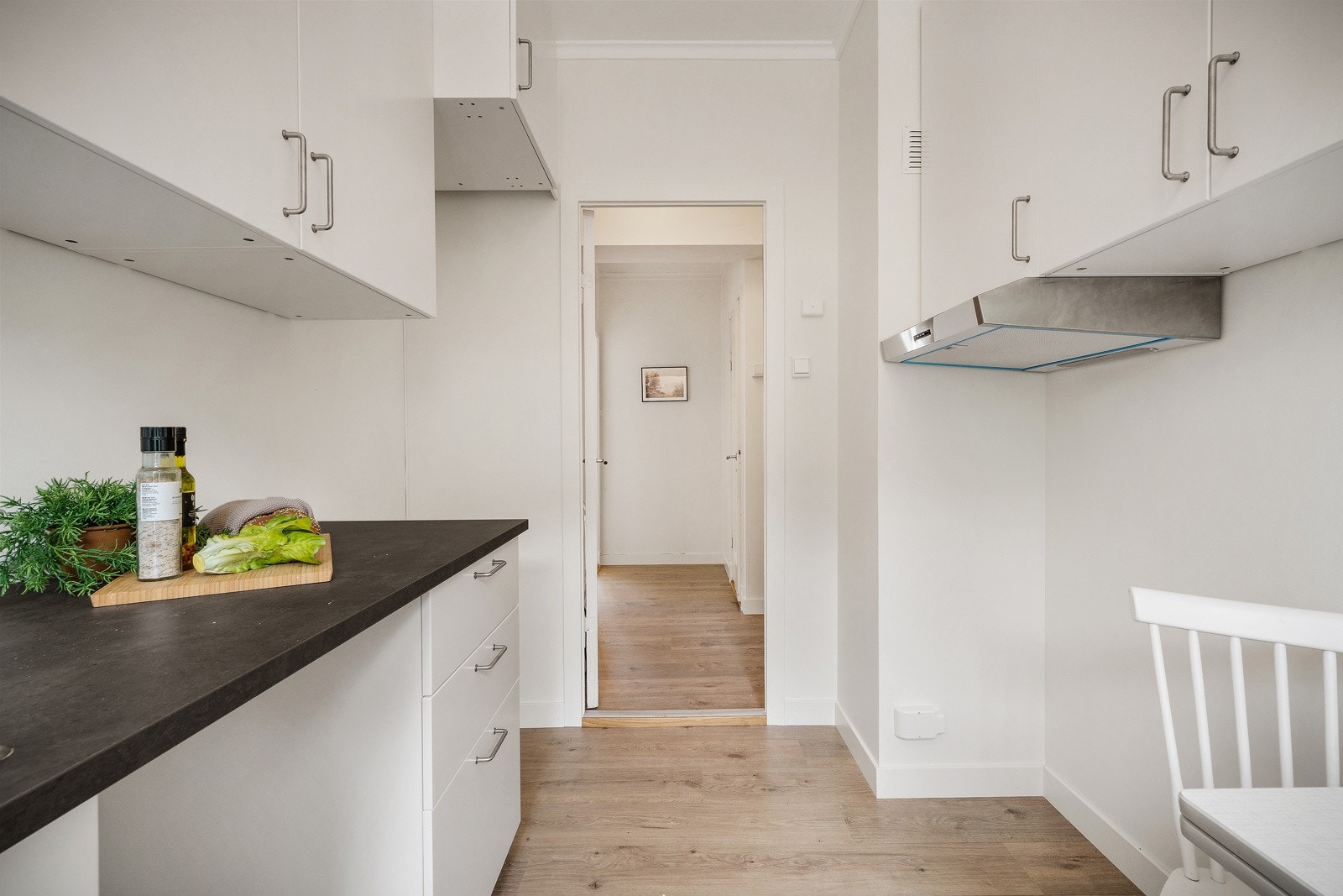 Det opplyses for ordens skyld at det ikke er hvitevarer på kjøkkenet, så dette må neste eier skaffe selv. Galleribilde