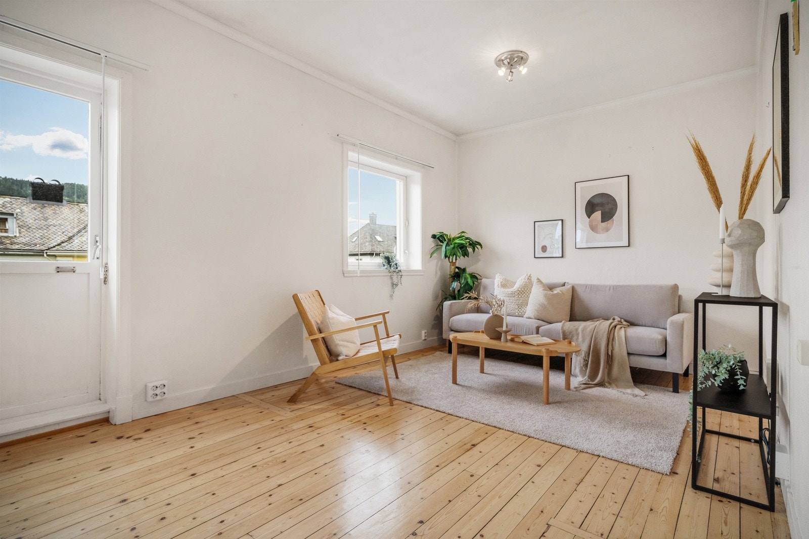 Stuen er av det romslige slaget med sine 25 kvm. Galleribilde