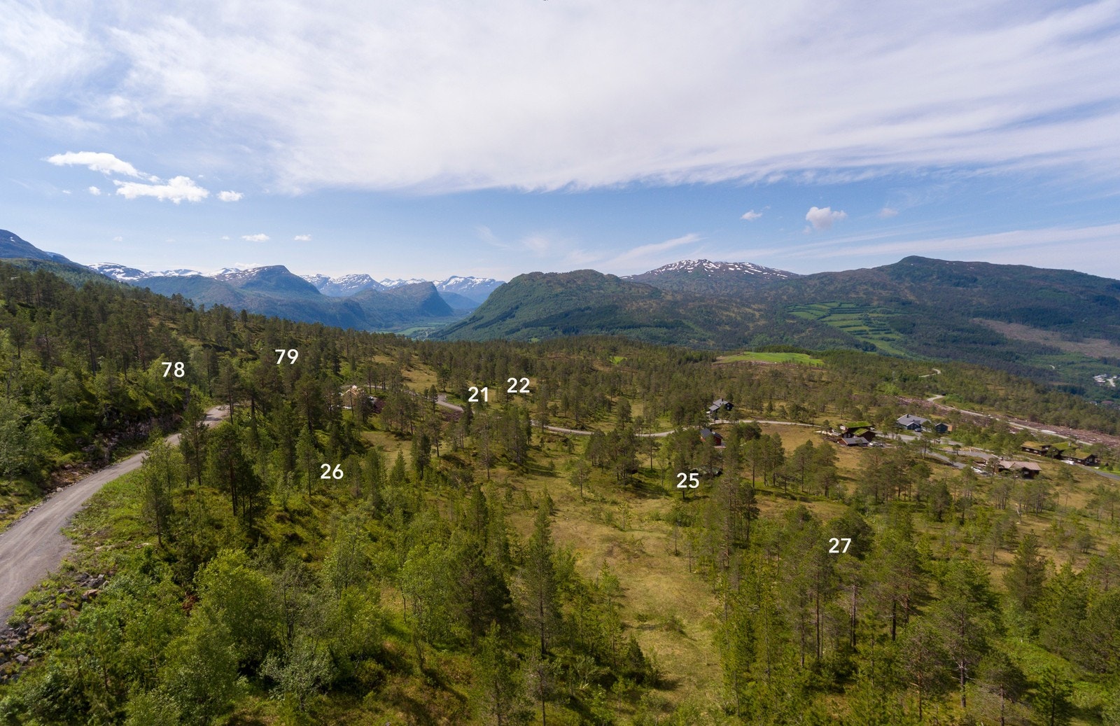 Hyttetomtene i Skeisnebba ligger på ca. 350-450 moh. Galleribilde