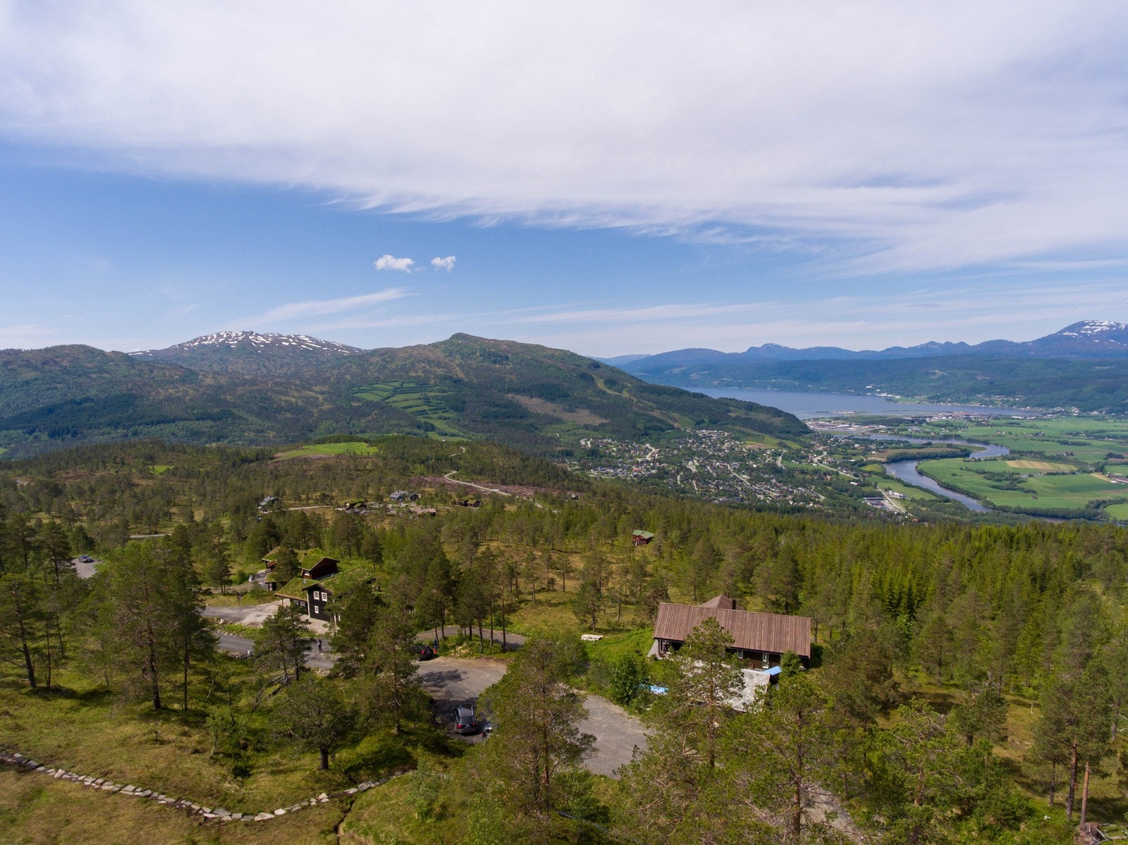 Hyttetomtene i Skeisnebba ligger på ca. 350-450 moh. Galleribilde