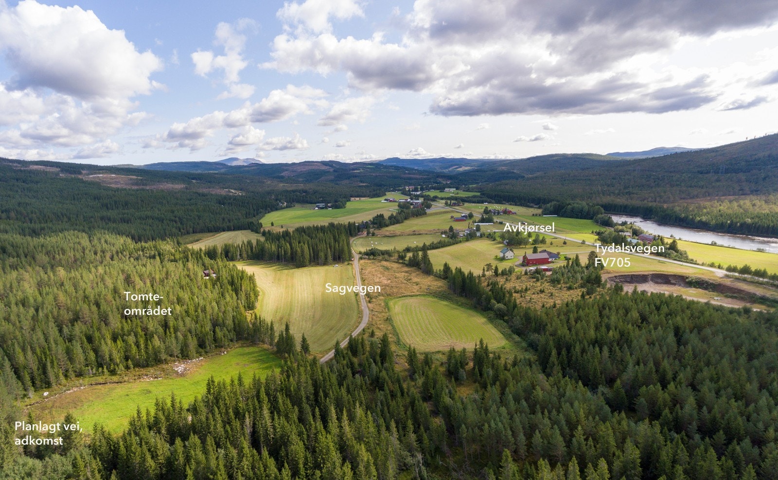 Tomtene ligger øst for og tilbaketrukket fra Tydalsvegen/FV705 med utsikt mot sørvest Galleribilde