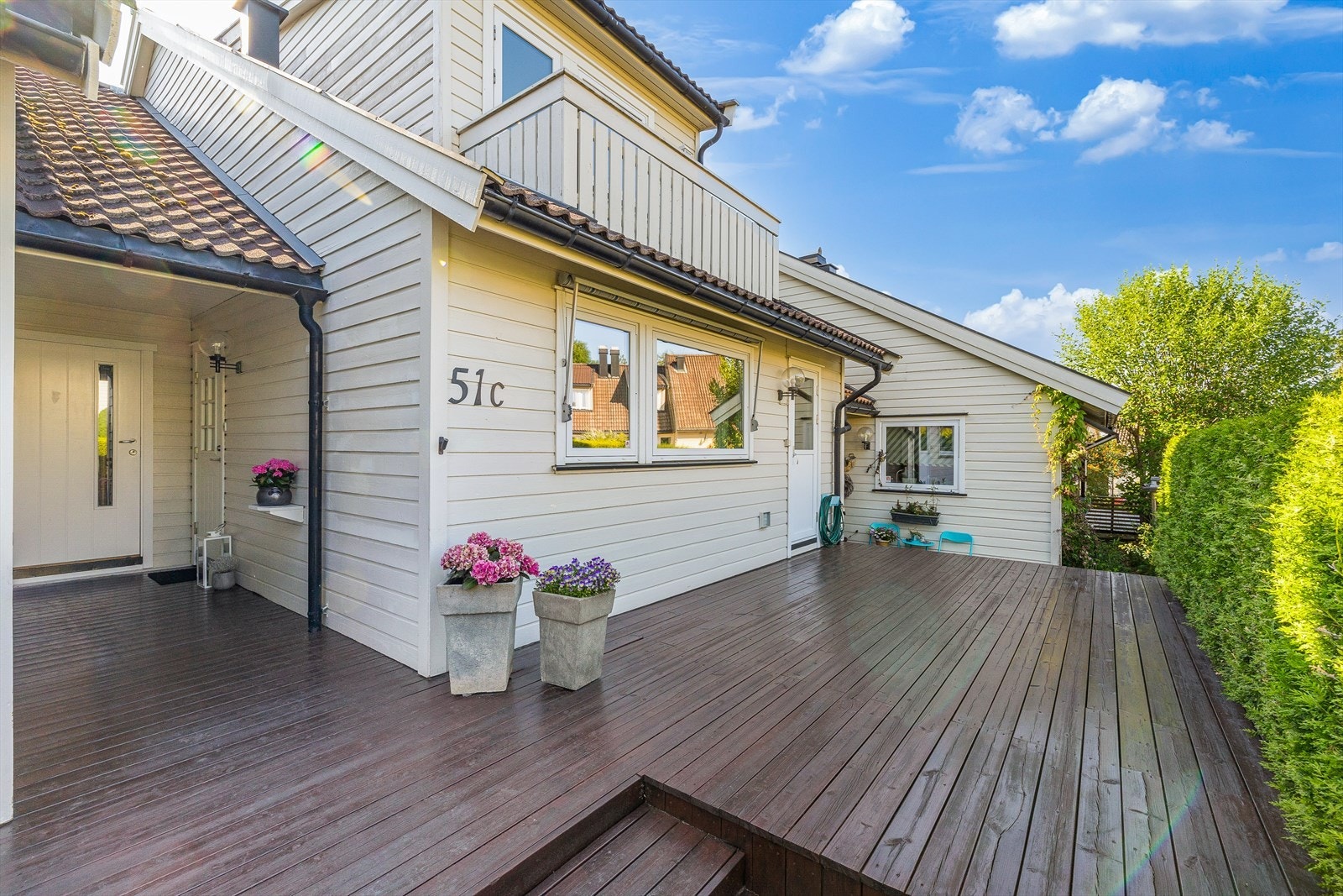 Fin frokost terrasse utenfor kjøkkenet Galleribilde