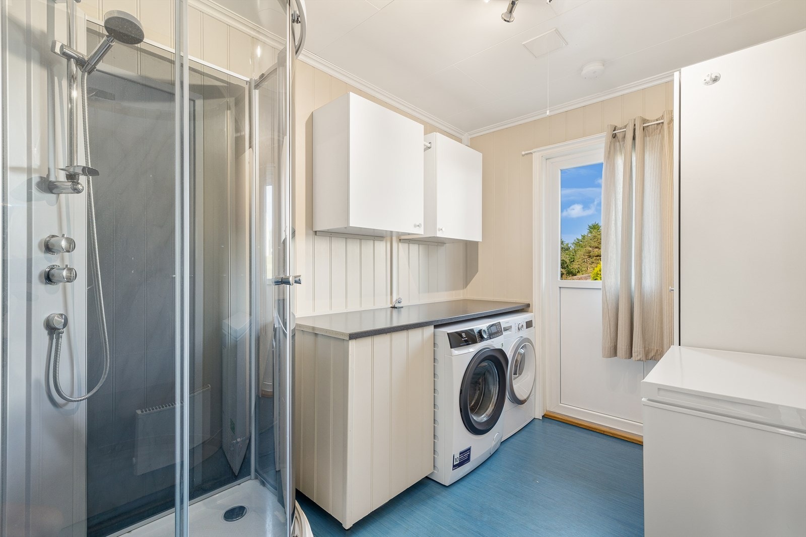 Vaskerom med egen utgang Galleribilde