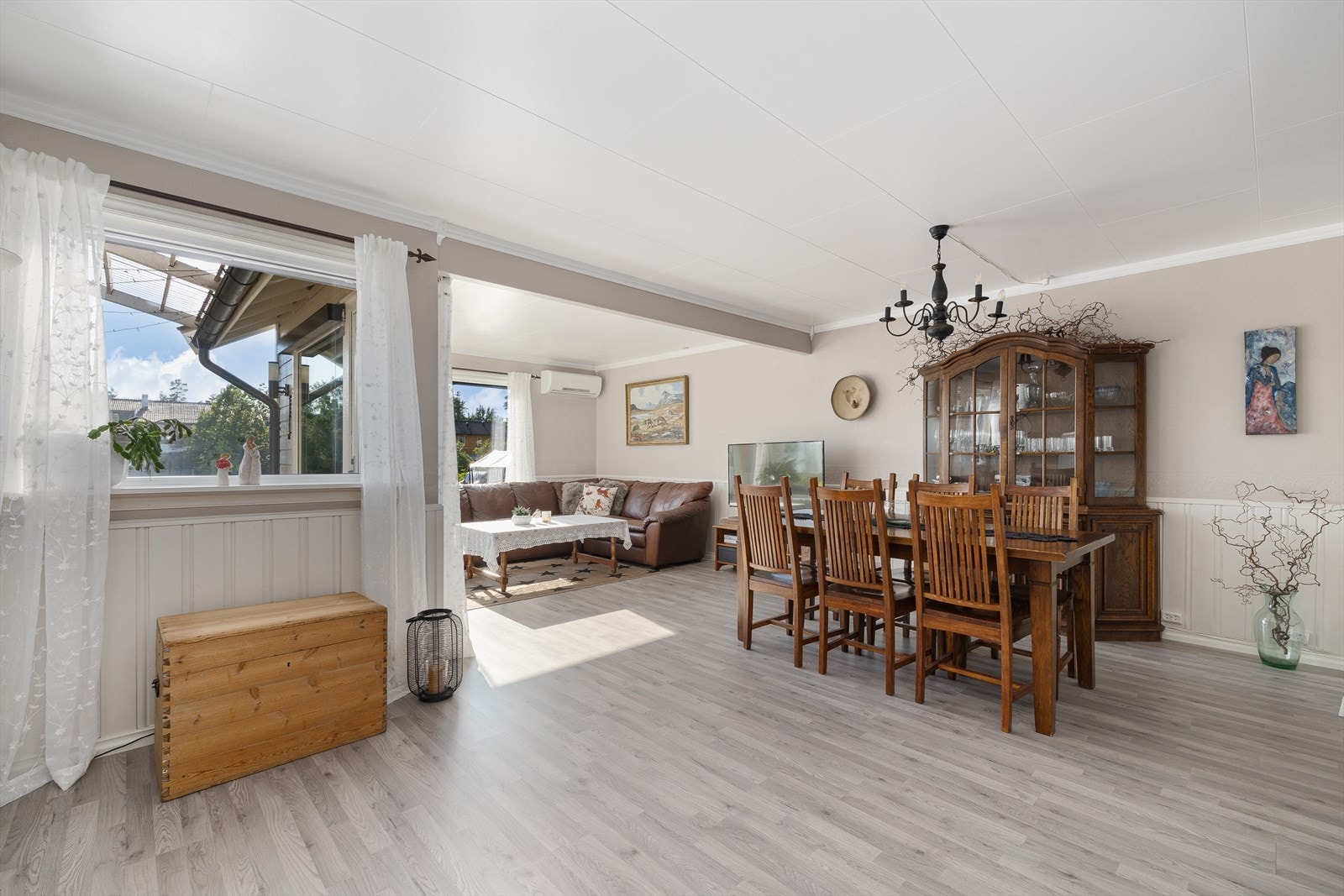 Stue/spisestue Galleribilde