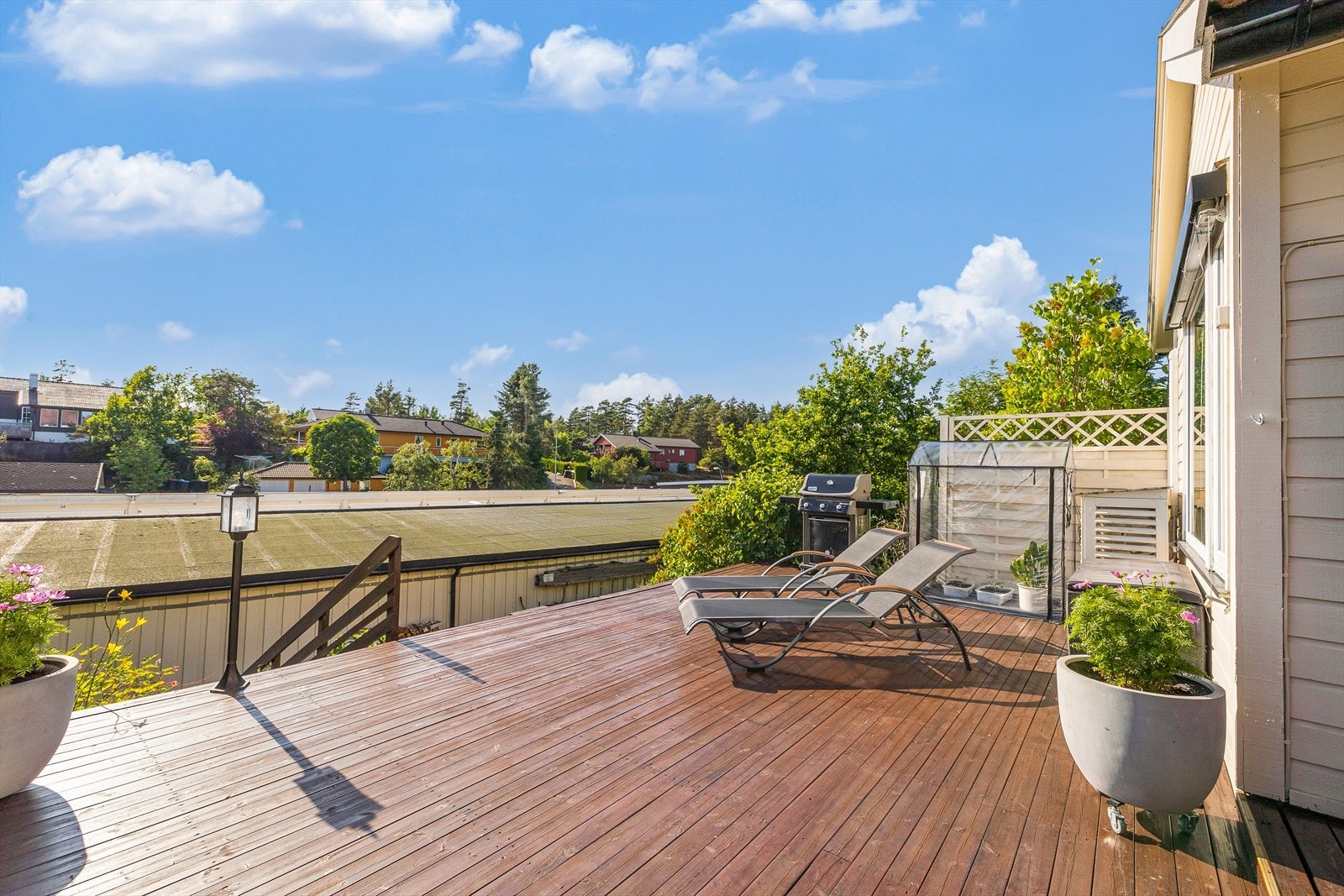 Solrik uteplass mot vest Galleribilde