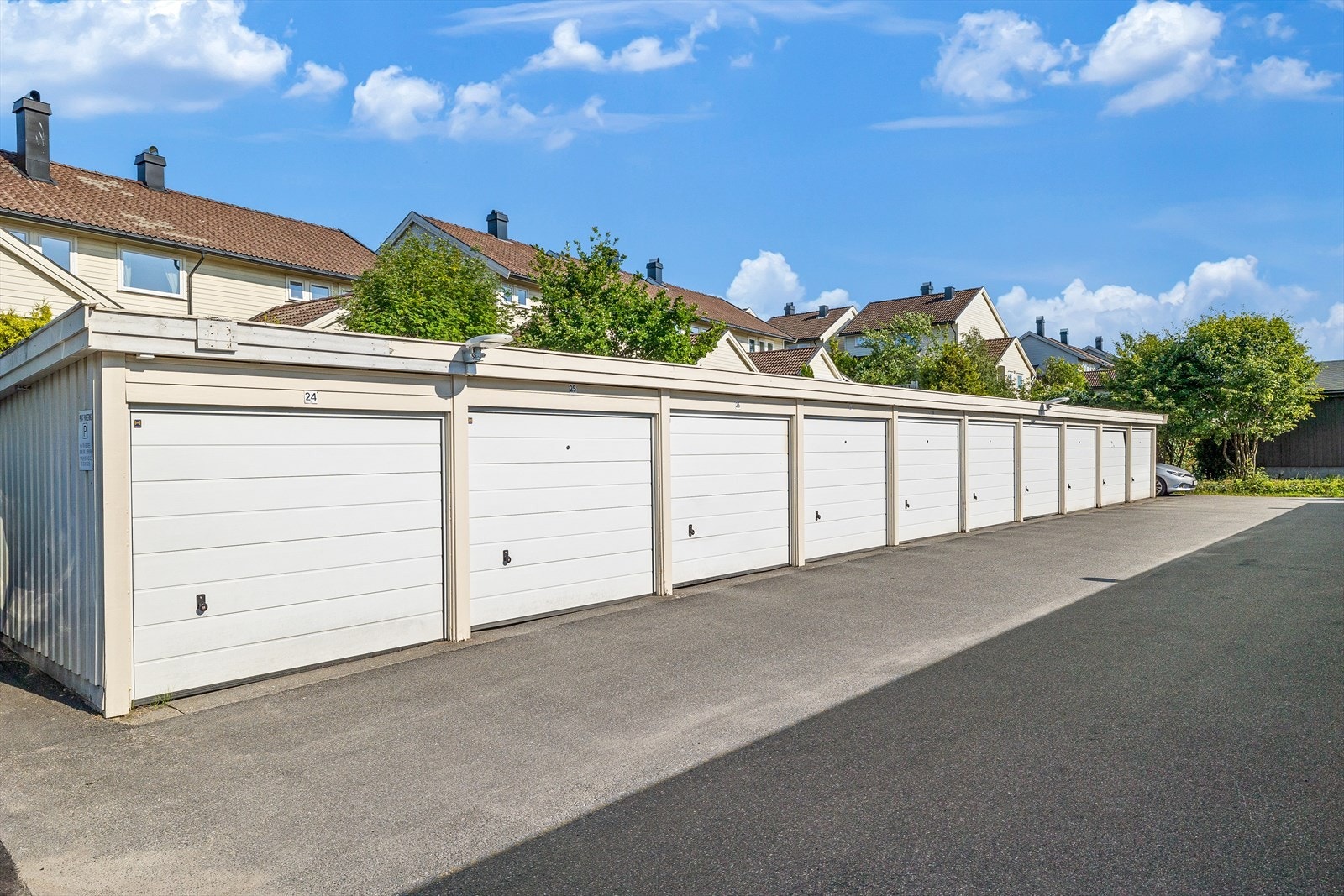 Garasje i rekke Galleribilde