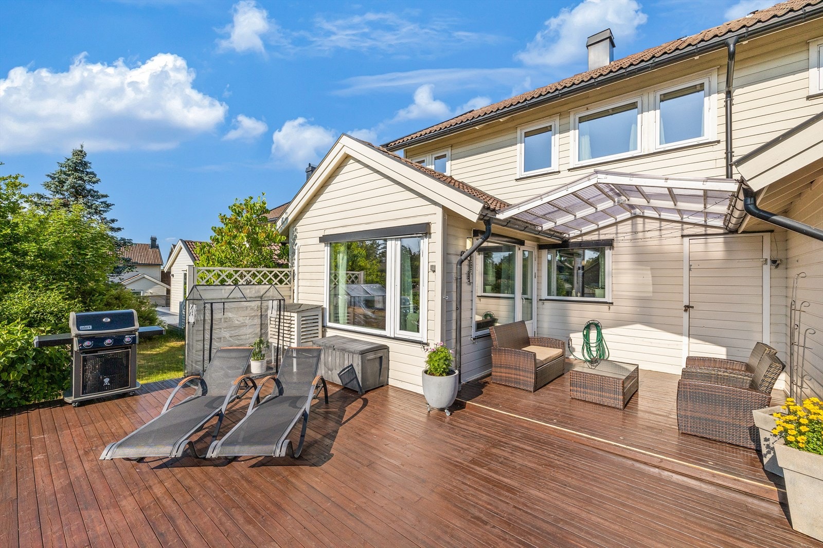 Stor uteplass Galleribilde