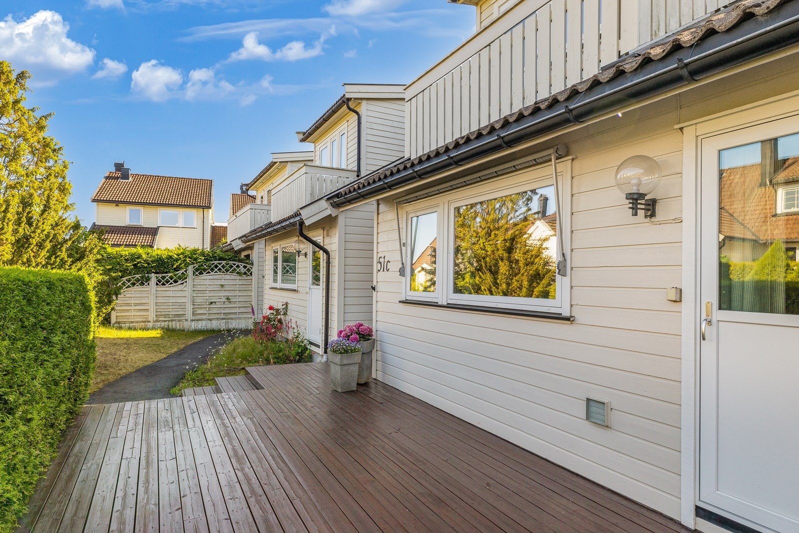 Terrasse utenfor kjøkken/vaskerom Galleribilde