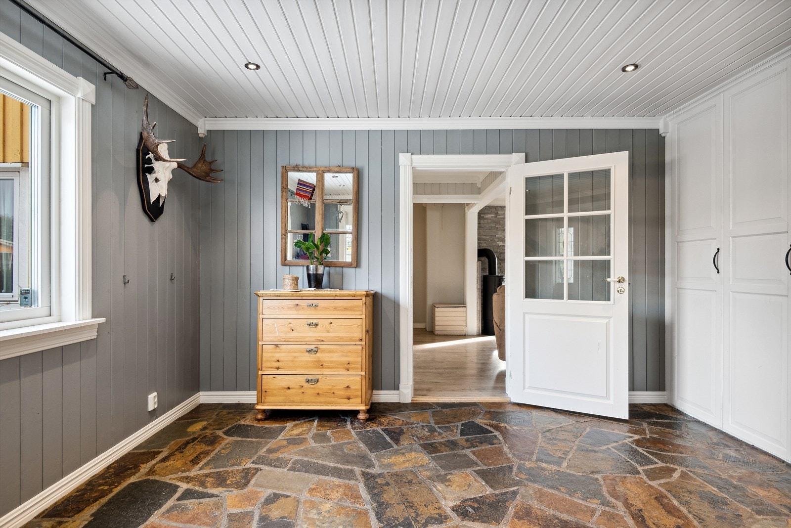 Her er det rikelig med garderobeplass. Galleribilde