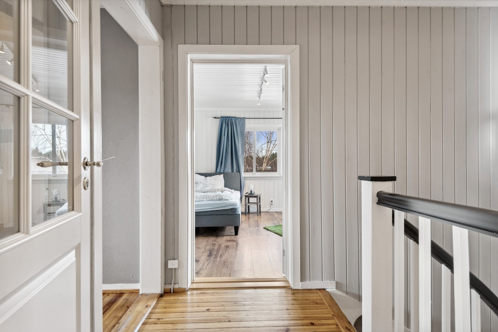 Det er gjennomgående lyse og smakfulle farger på vegger. Galleribilde