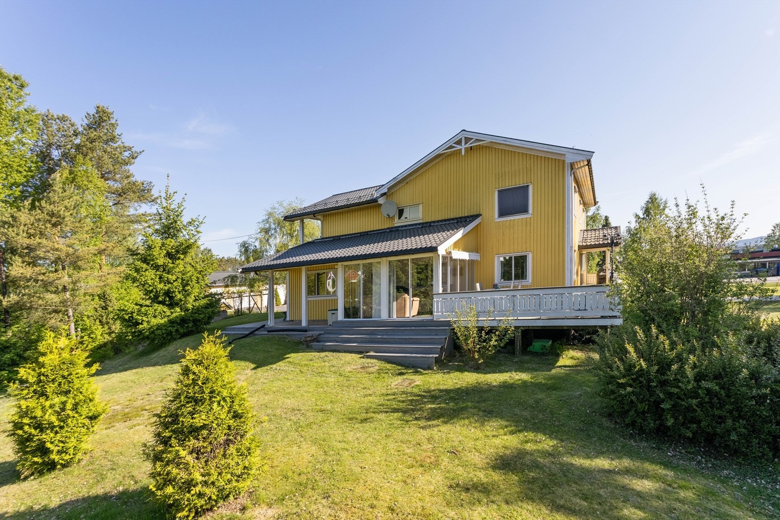 Velkommen til Trostvegen 4, en bolig som passer en stor familie Galleribilde