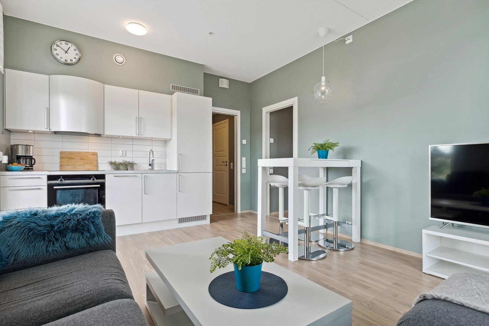 Leiligheten har hverdagslig komfort som vannbåren varme og balansert ventilasjon. Galleribilde