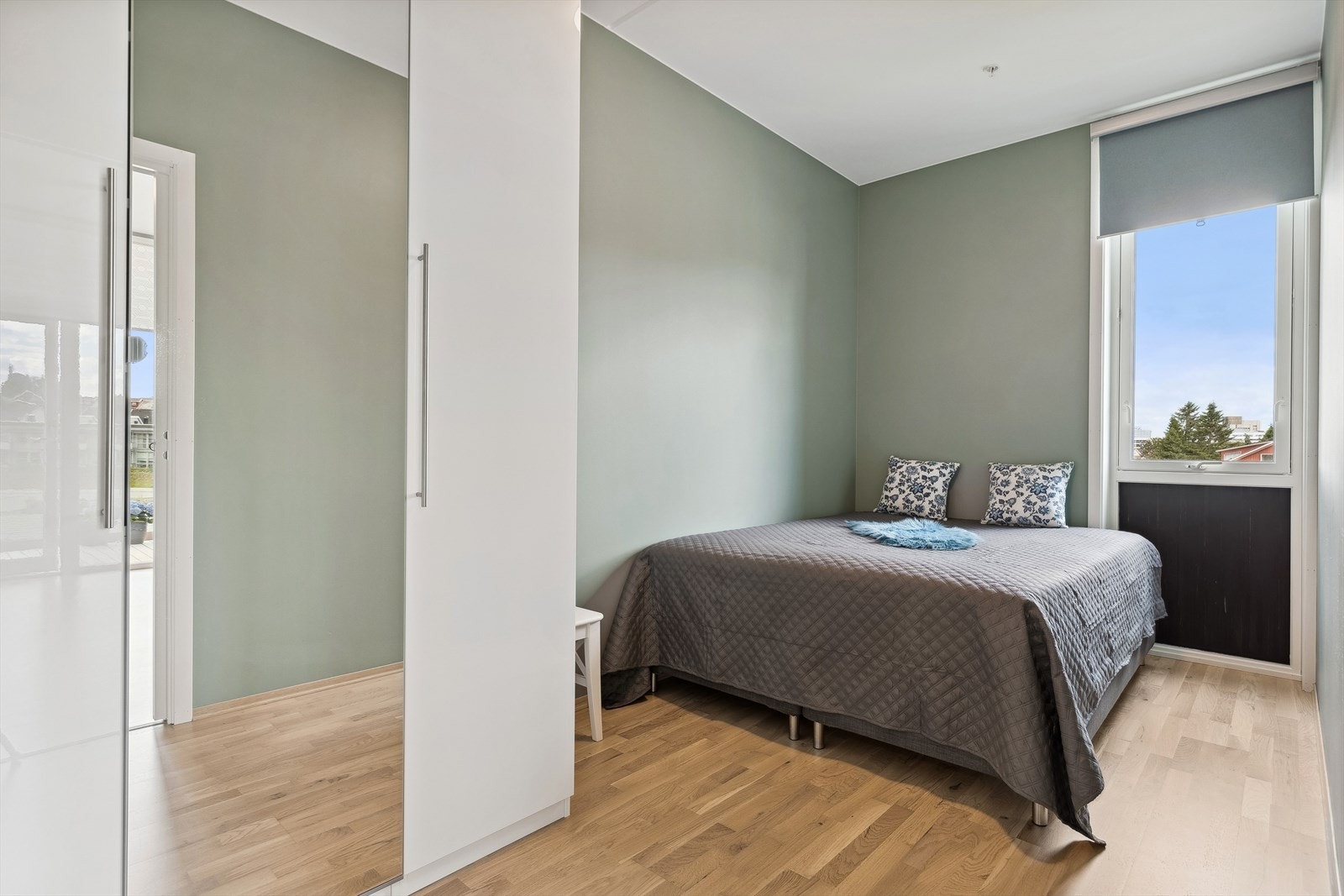 Soverommet er på 9,5m² og byr på god plass til dobbeltseng. Galleribilde