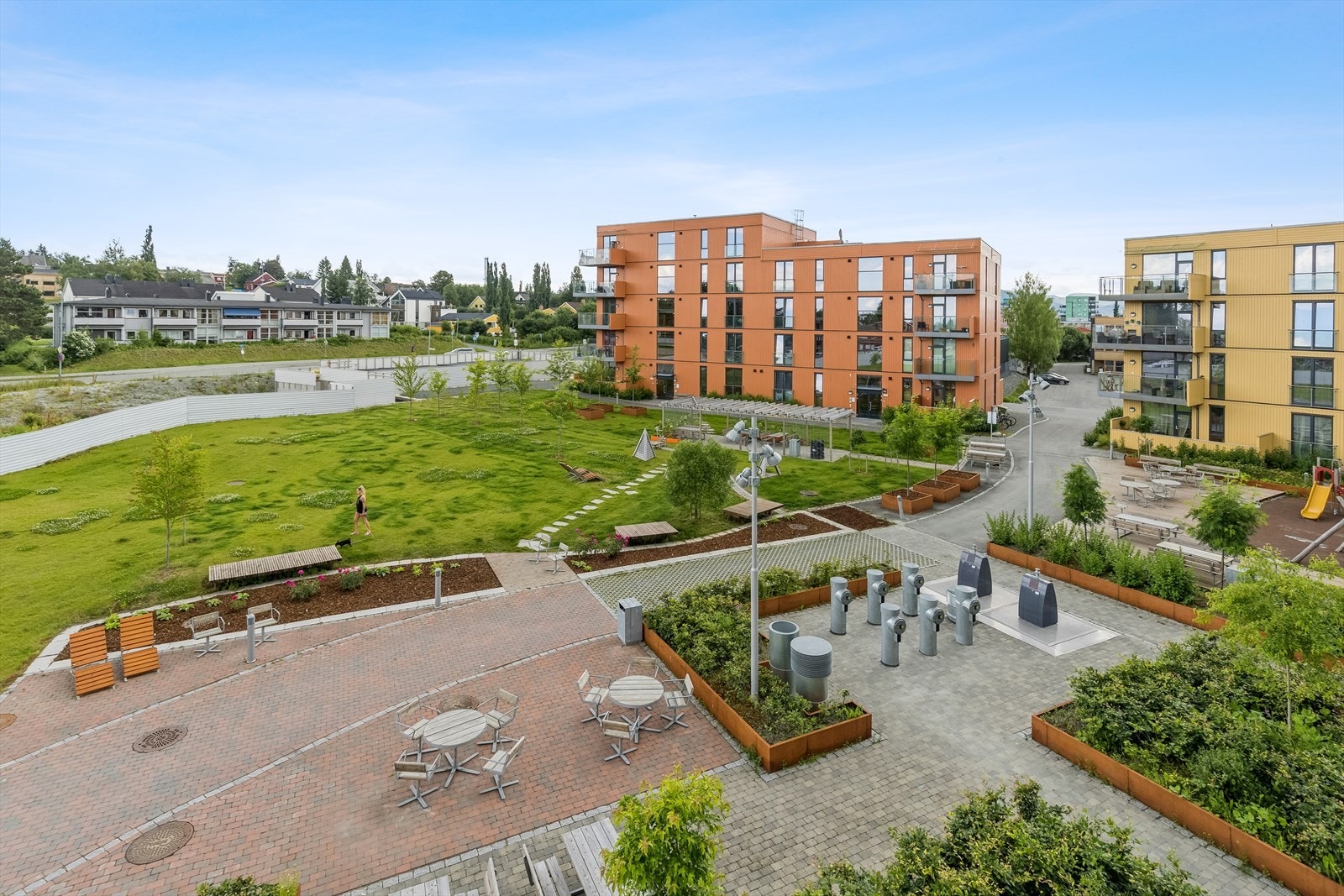 Utsikt over fellesarealer fra balkong. Galleribilde