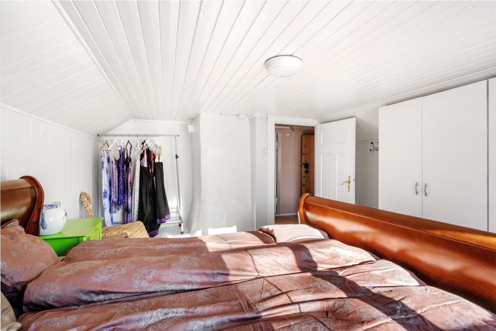 2. etasje har et gulvareal på ca 35 kvm. Det er bruken til rommene som er lagt til grunn i prospektet. Galleribilde