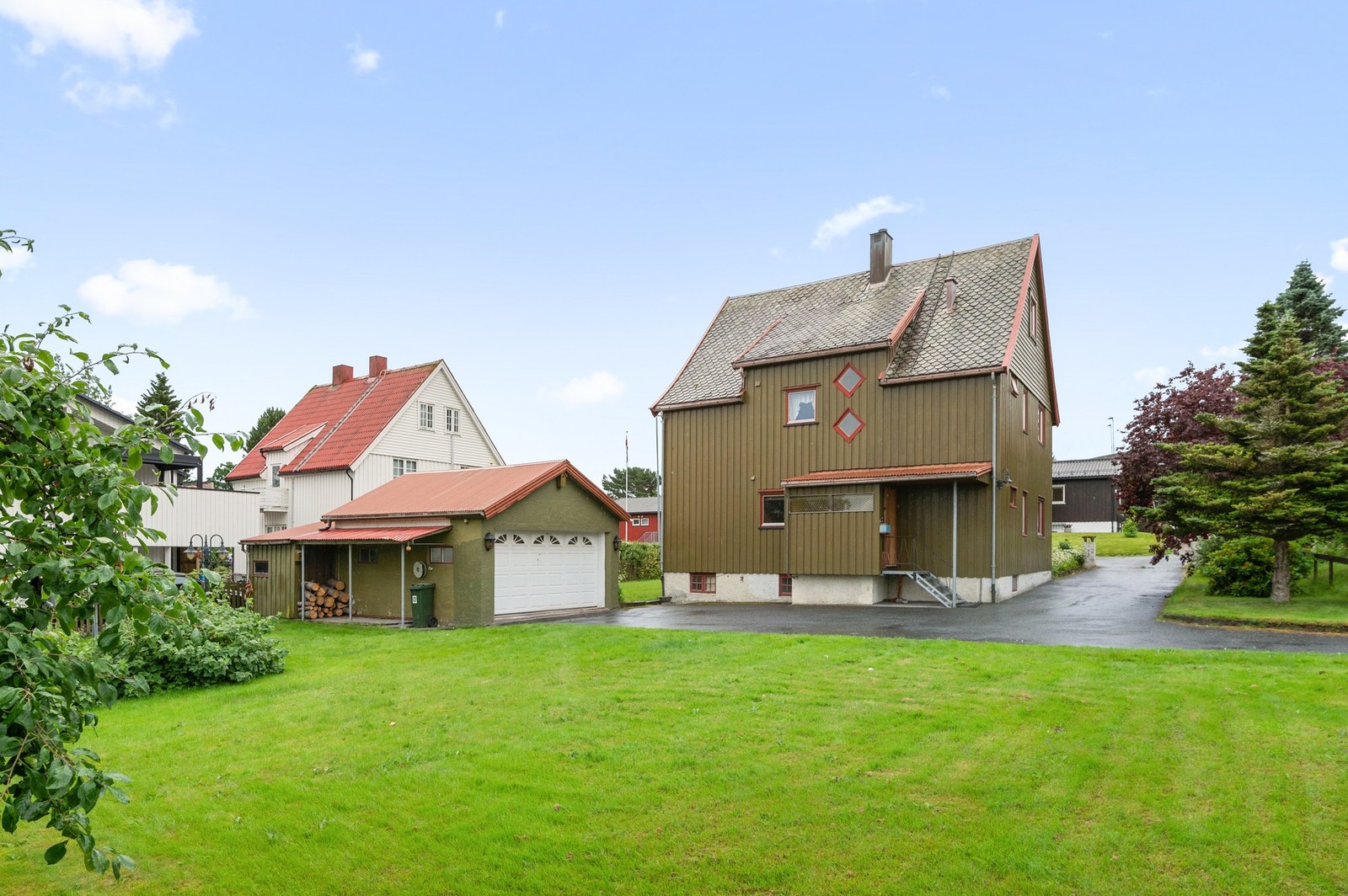 Velkommen til Rønningsbakken 42 - hel tommannsbolig på stor tomt (972m2) Galleribilde