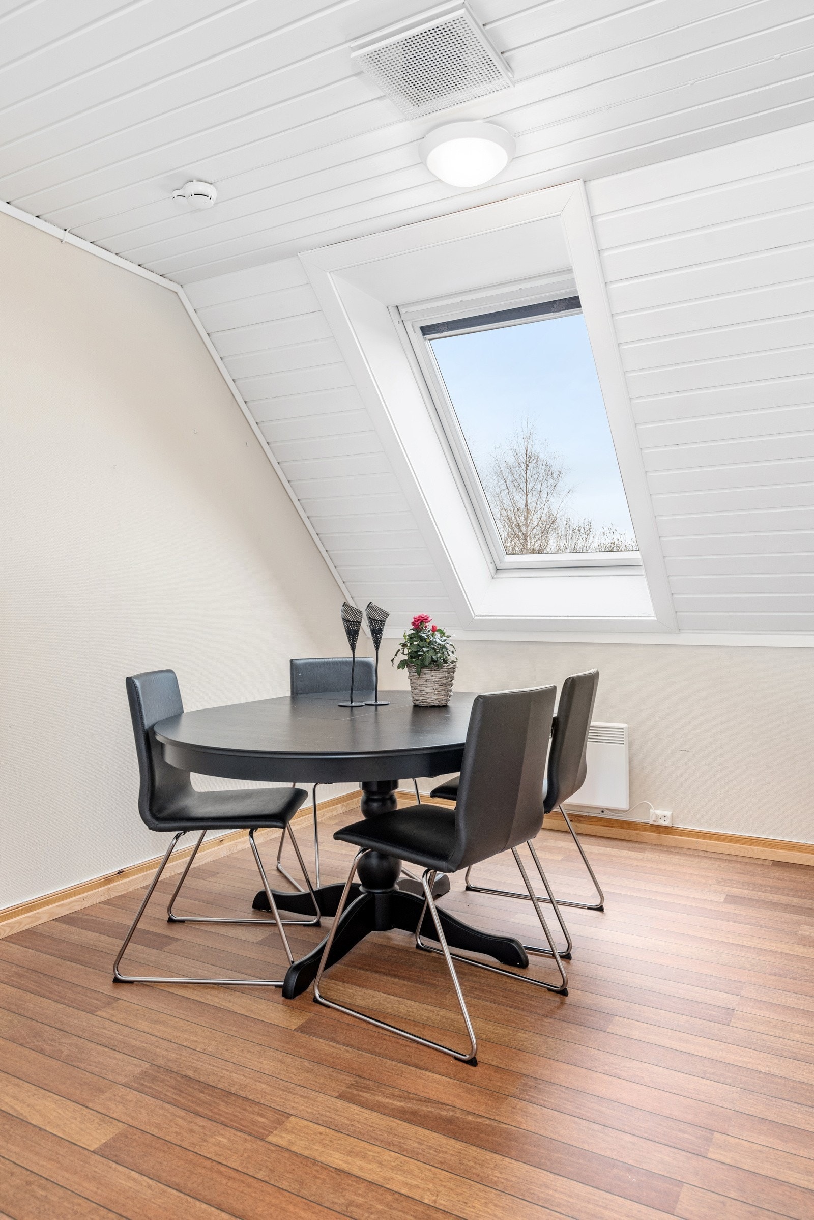 Romslig spiseplass Galleribilde