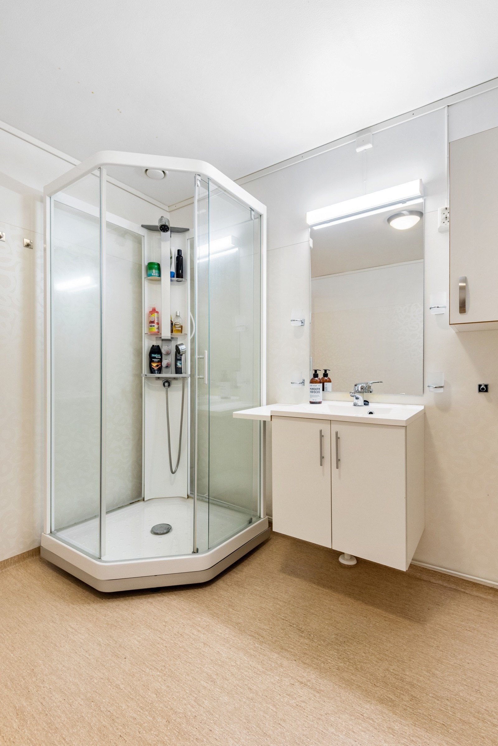 To store bad med vaskemaskin Galleribilde