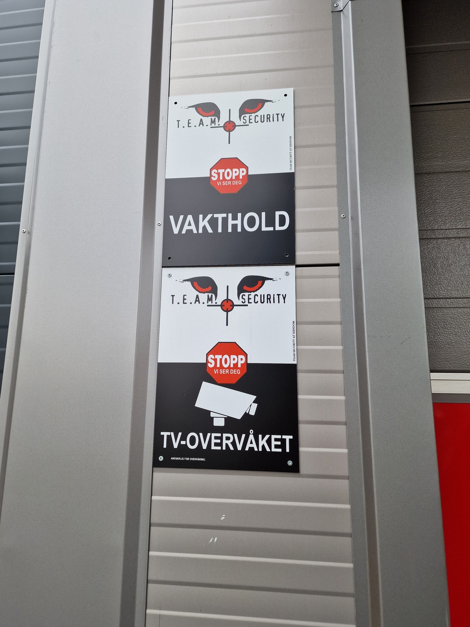 Trygg lagring hos Lagerboxen med videoovervåkning, adgangskontroll og vektertjeneste. Galleribilde