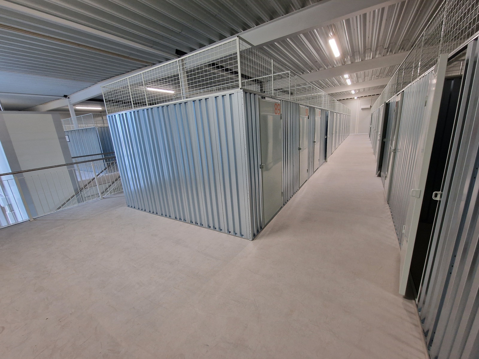 Vi har 133 minilager i størrelser fra 2 til 12 kvm. Galleribilde