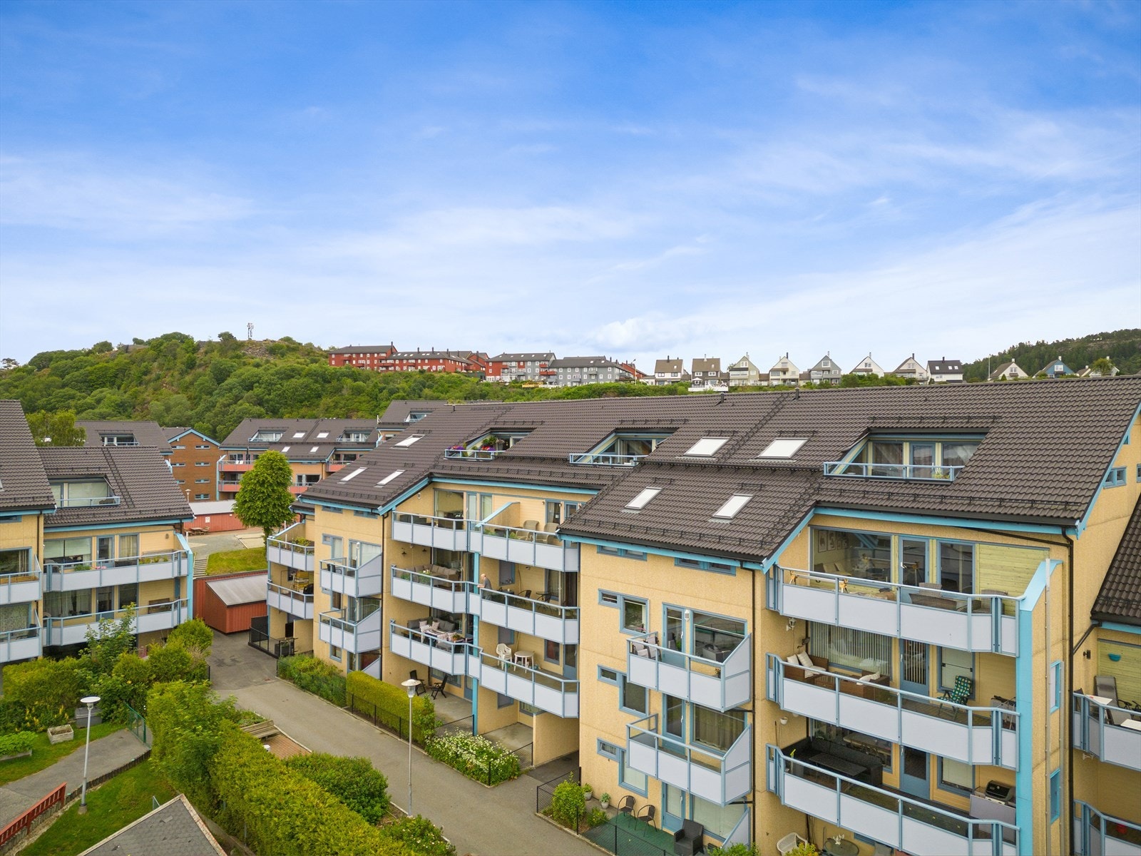Norheim Borettslag er et veldig populært borettslag med flere bilfrie tun og store uteområder som er pent opparbeidet. Galleribilde