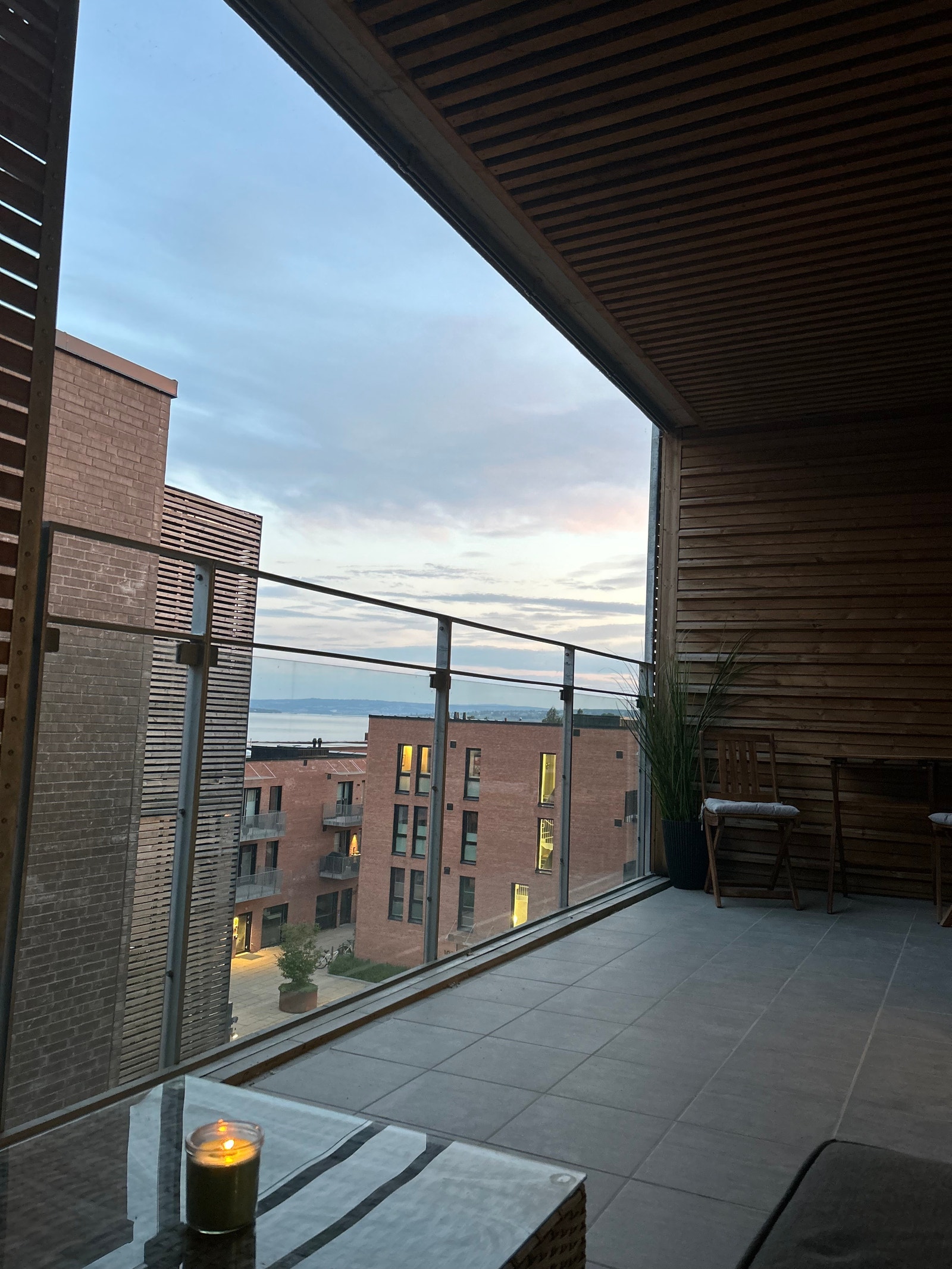 Balkong med mjøsgløtt Galleribilde