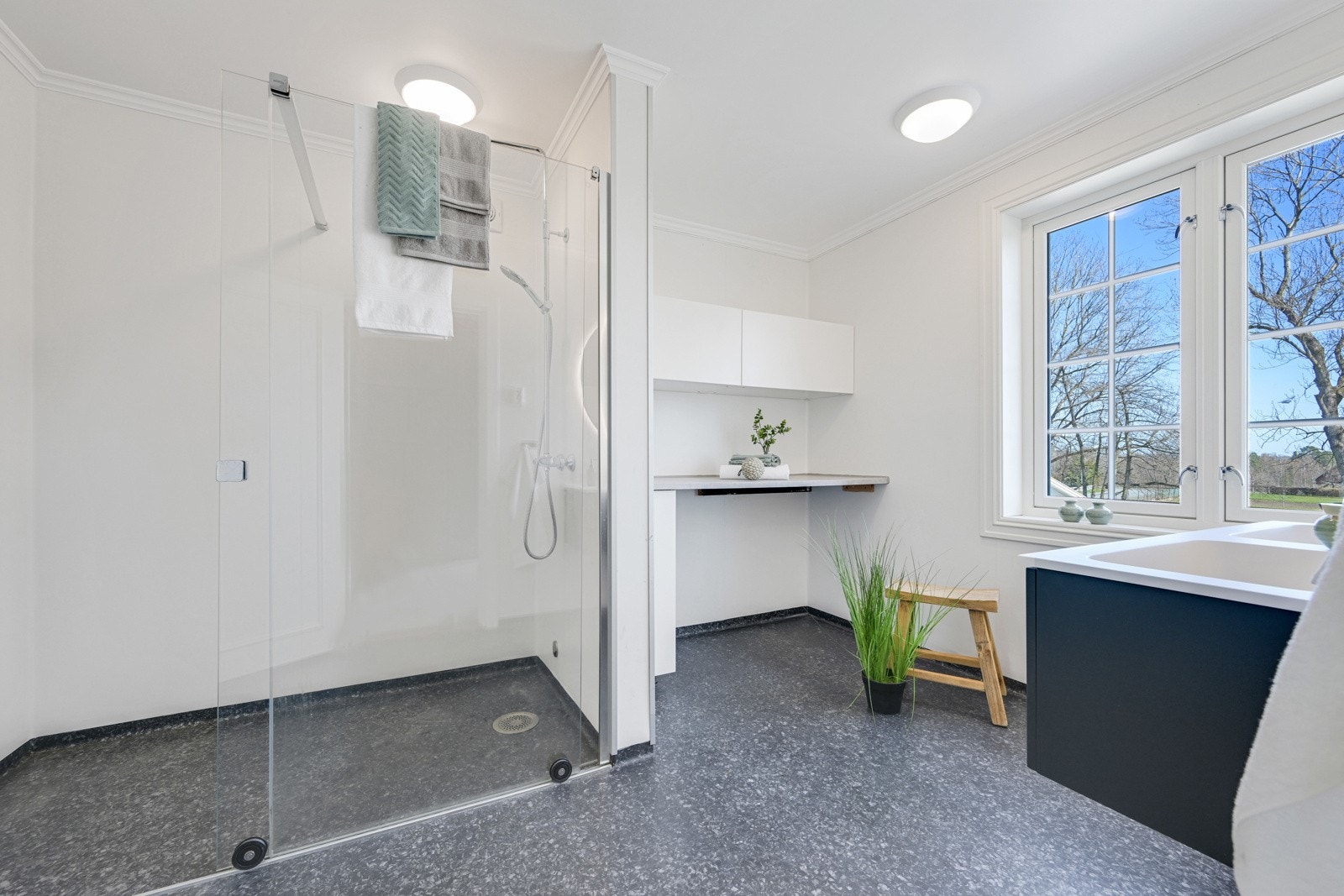 Det romslige badet ble renovert i 2019 Galleribilde