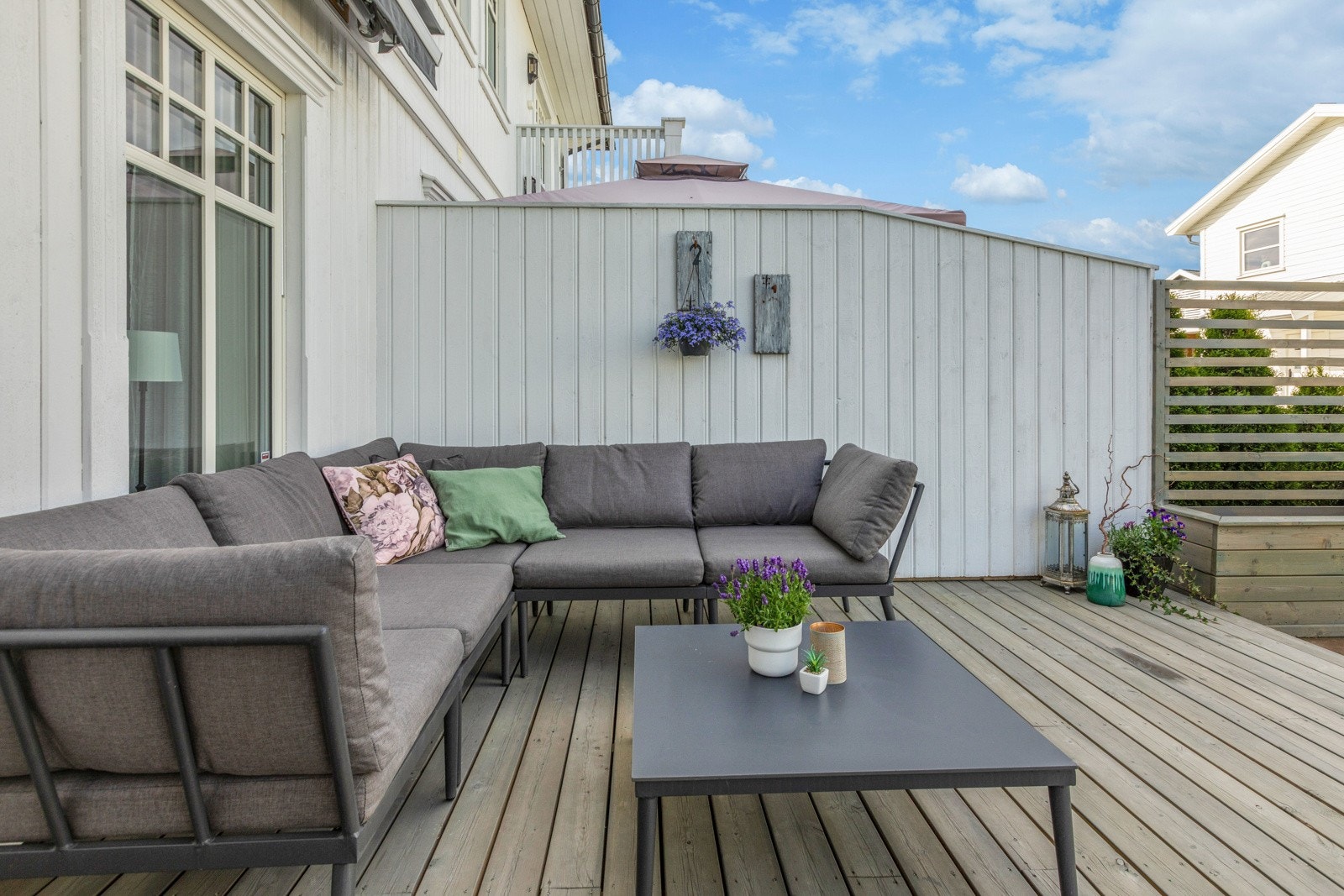 Terrassen byr på gode solforhold. Galleribilde