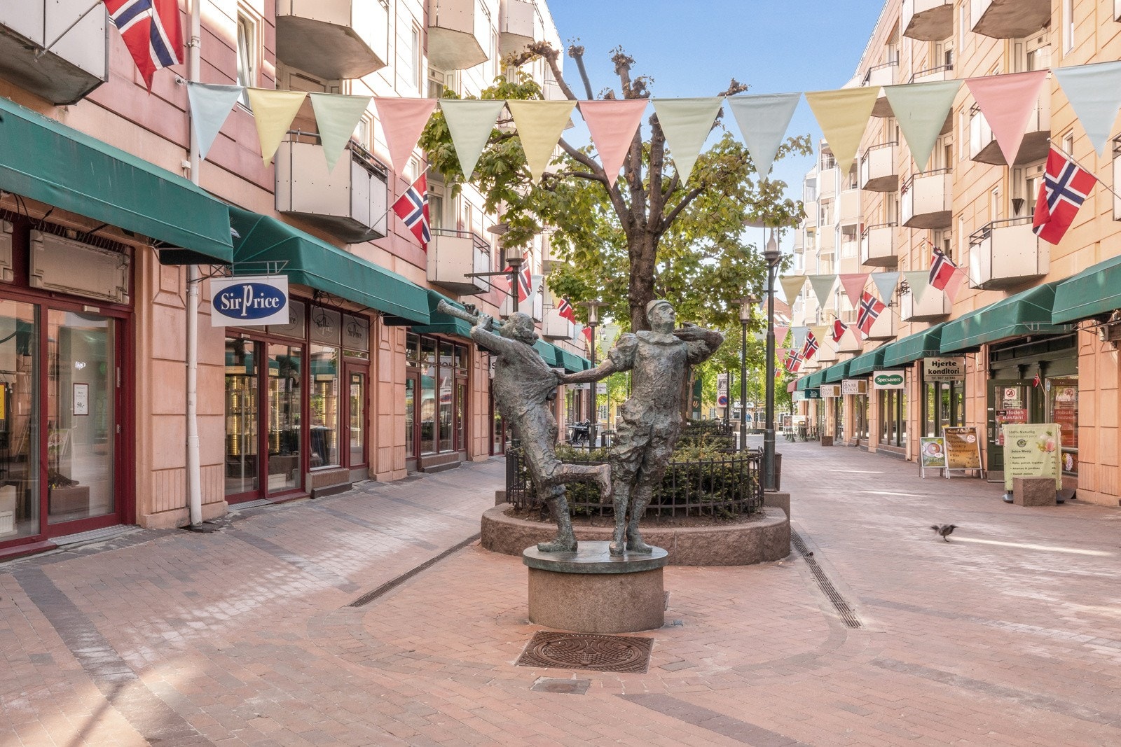 Bunnpris har søndagsåpent, og på lørdager er det døgnåpent. Galleribilde