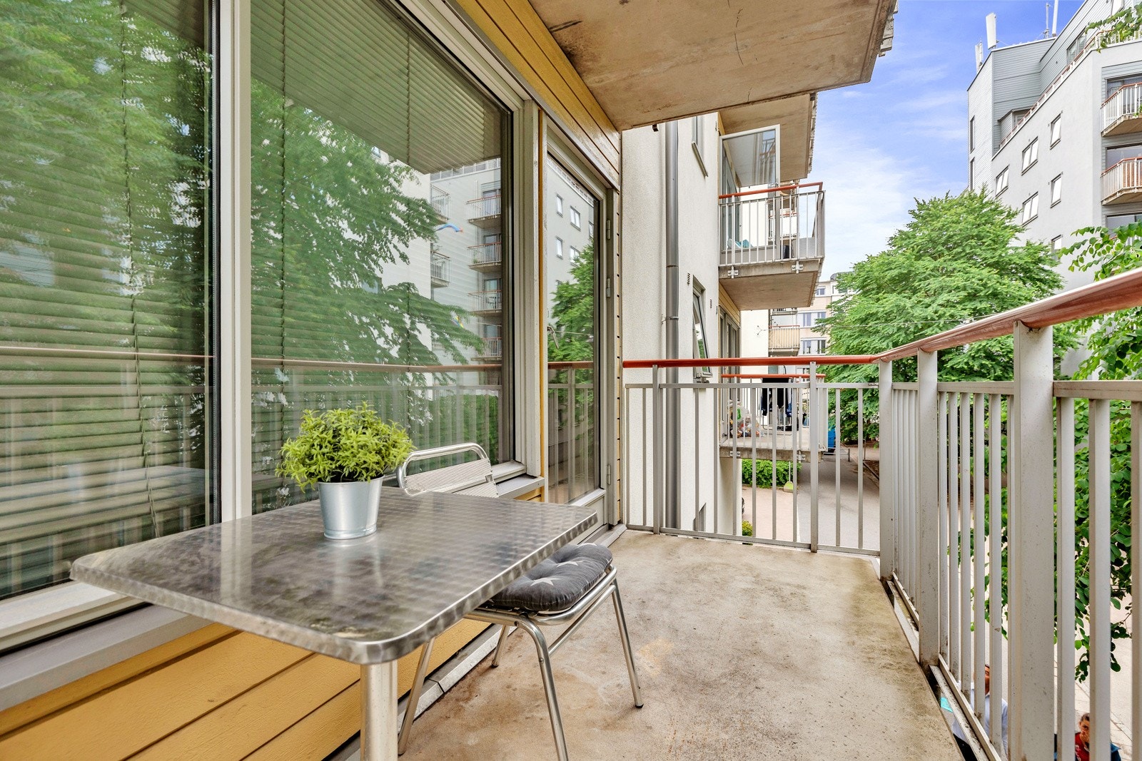 Balkongen innbyr til både stille stunder og lange, sosiale kvelder. Galleribilde