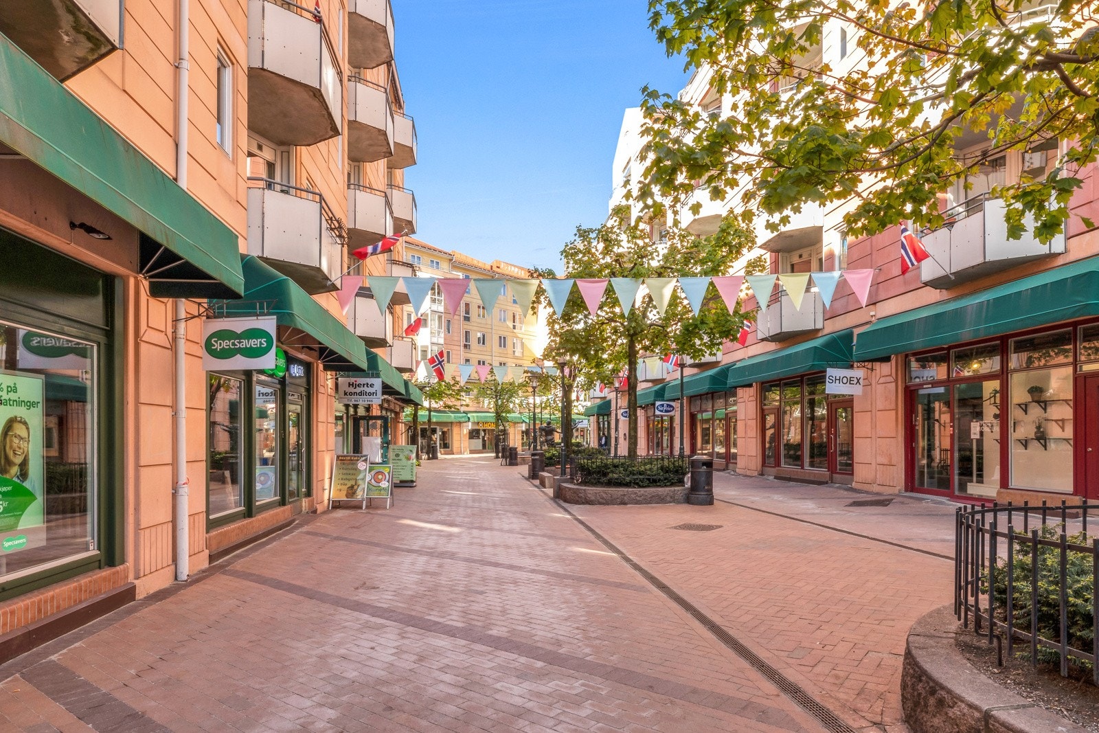 Dagligvarehandelen kan blant annet gjøres på Kiwi, Meny og Bunnpris. Galleribilde